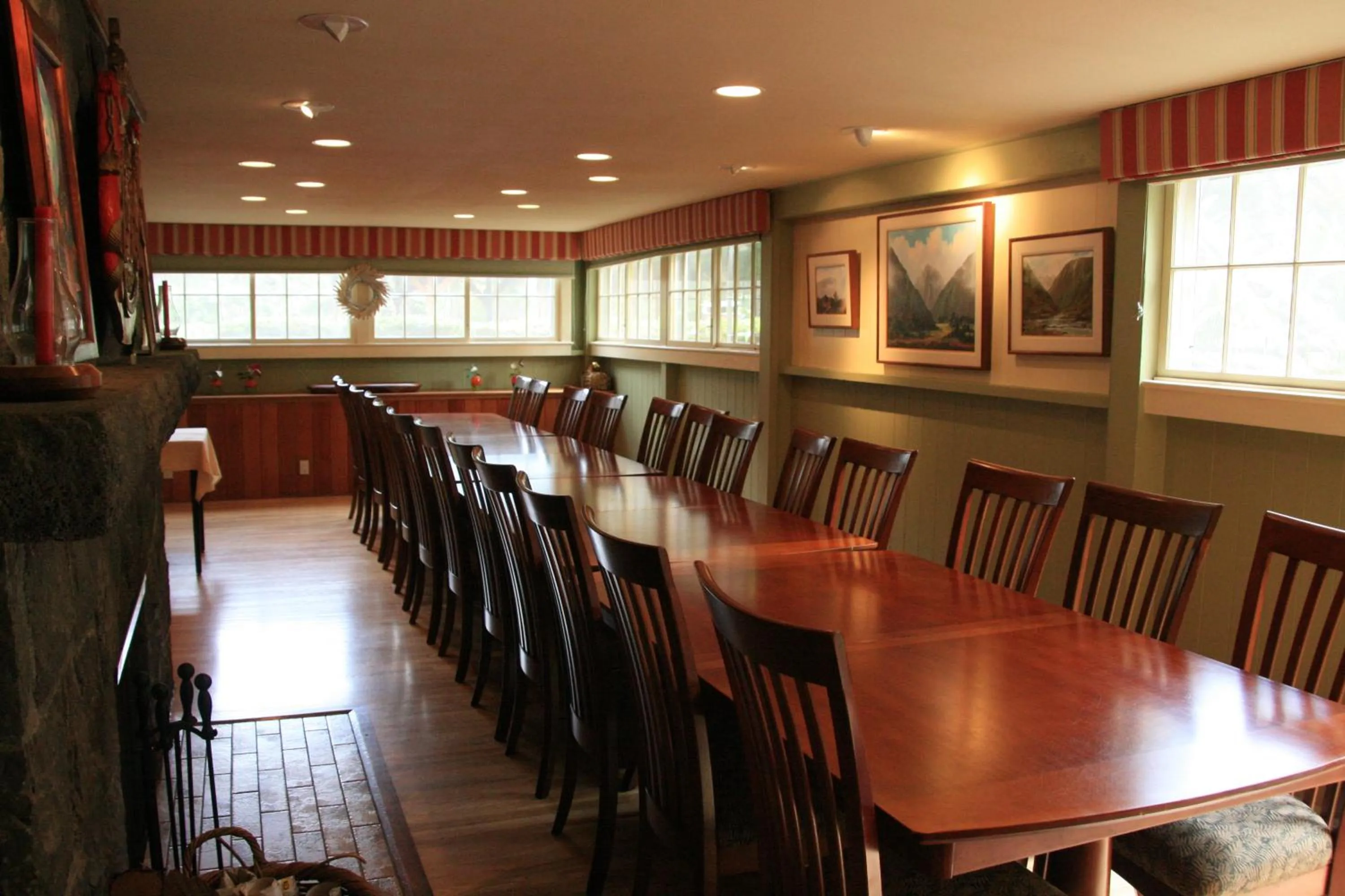 Banquet/Function facilities in Kilauea Lodge and Restaurant