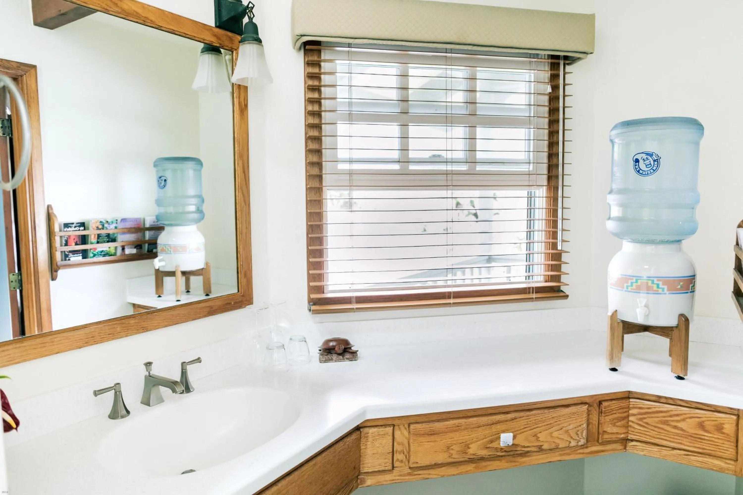 Bathroom in Kilauea Lodge and Restaurant