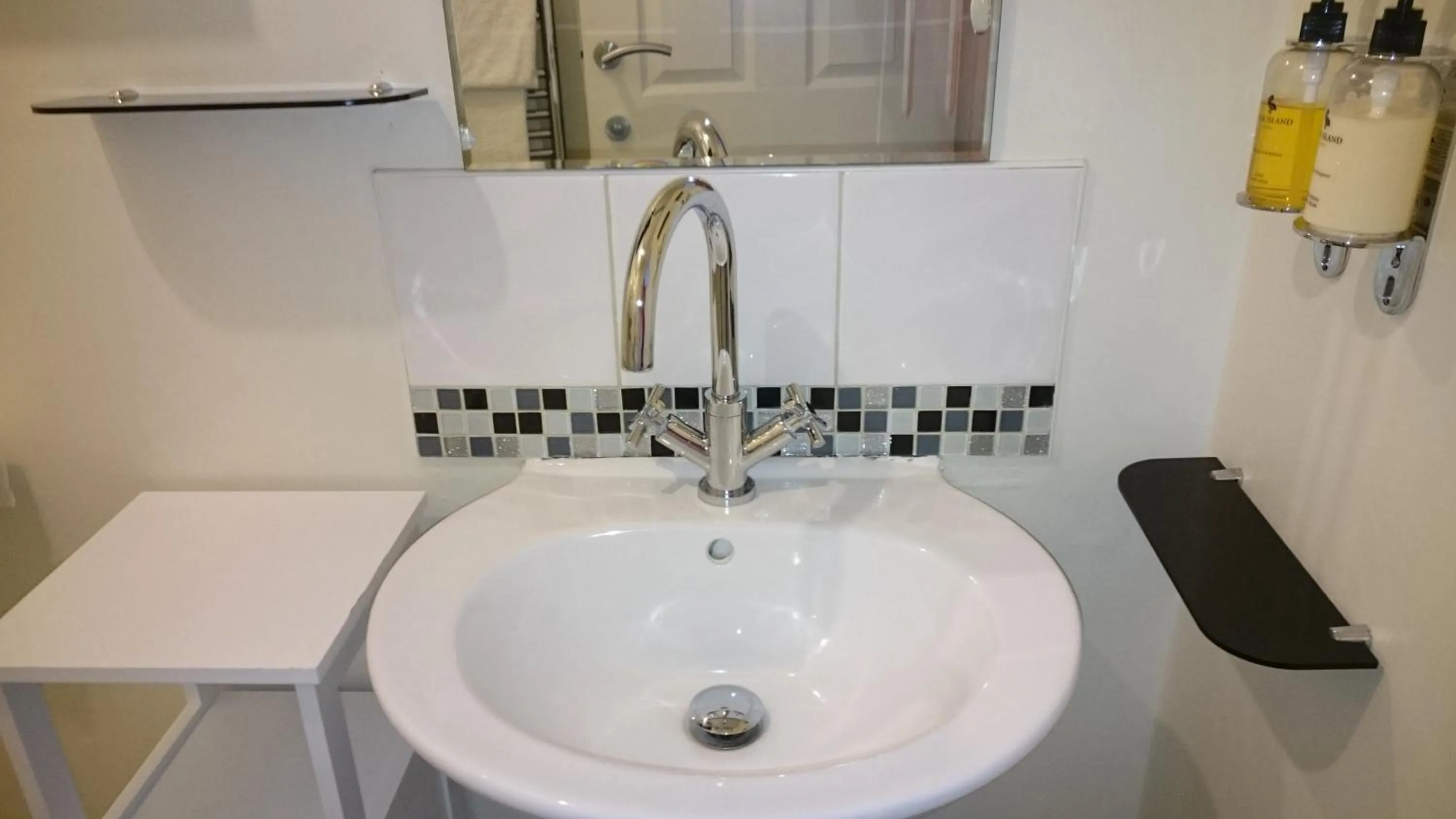 Bathroom in Canal View Bed And Breakfast