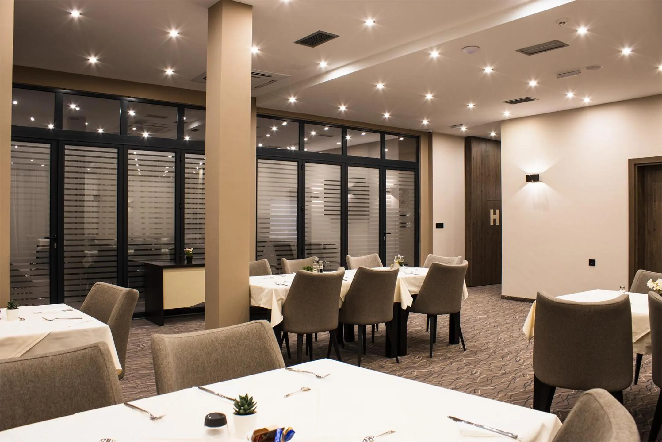 Restaurant/places to eat in Garni hotel FILIA