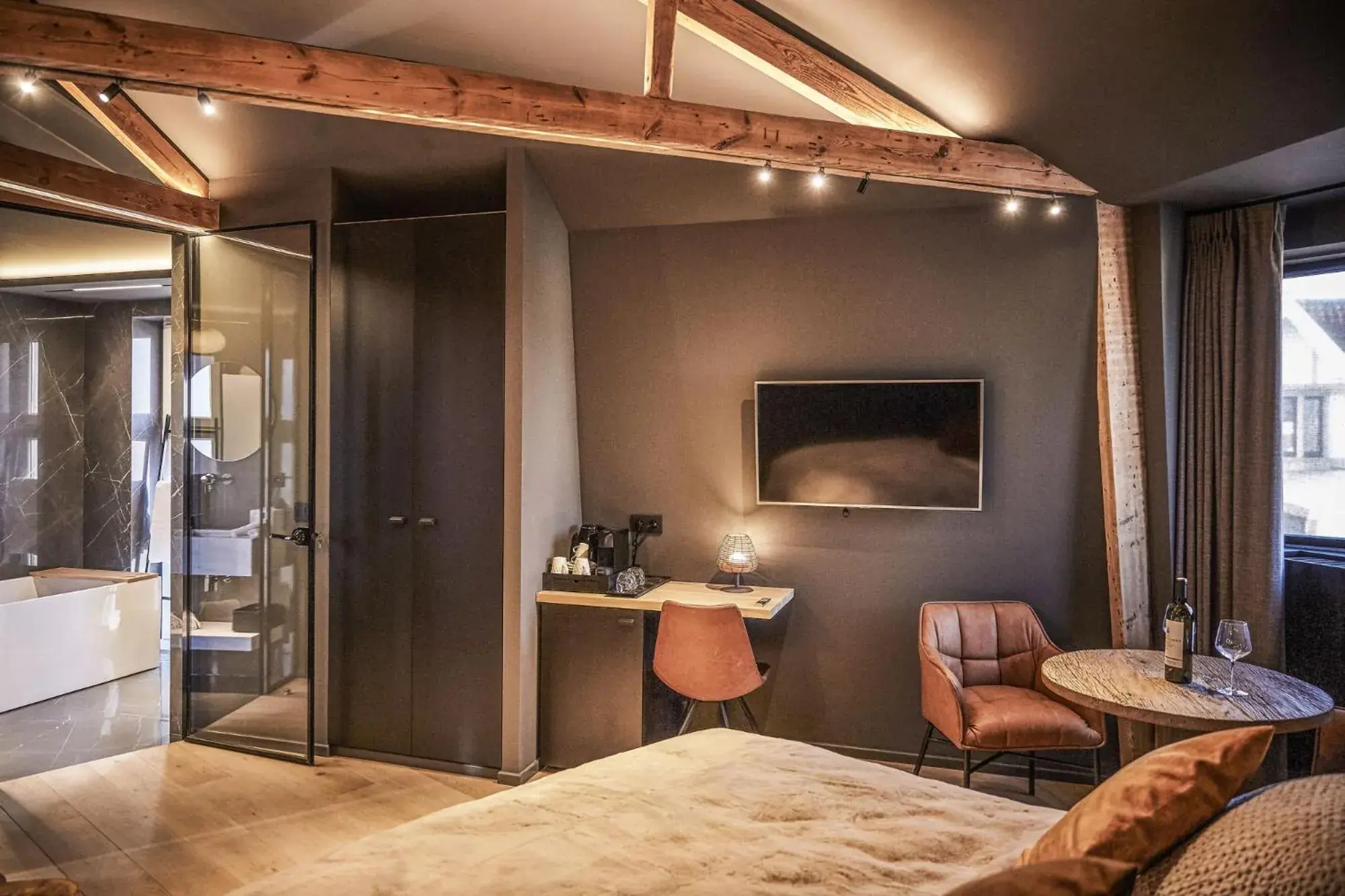 Deluxe Double Room with Bath in Hotel ONIRO - Luxury Rooms & Wellness Suites Deluxe Double Room with Bath in Hotel ONIRO - Luxury Rooms & Wellness Suites