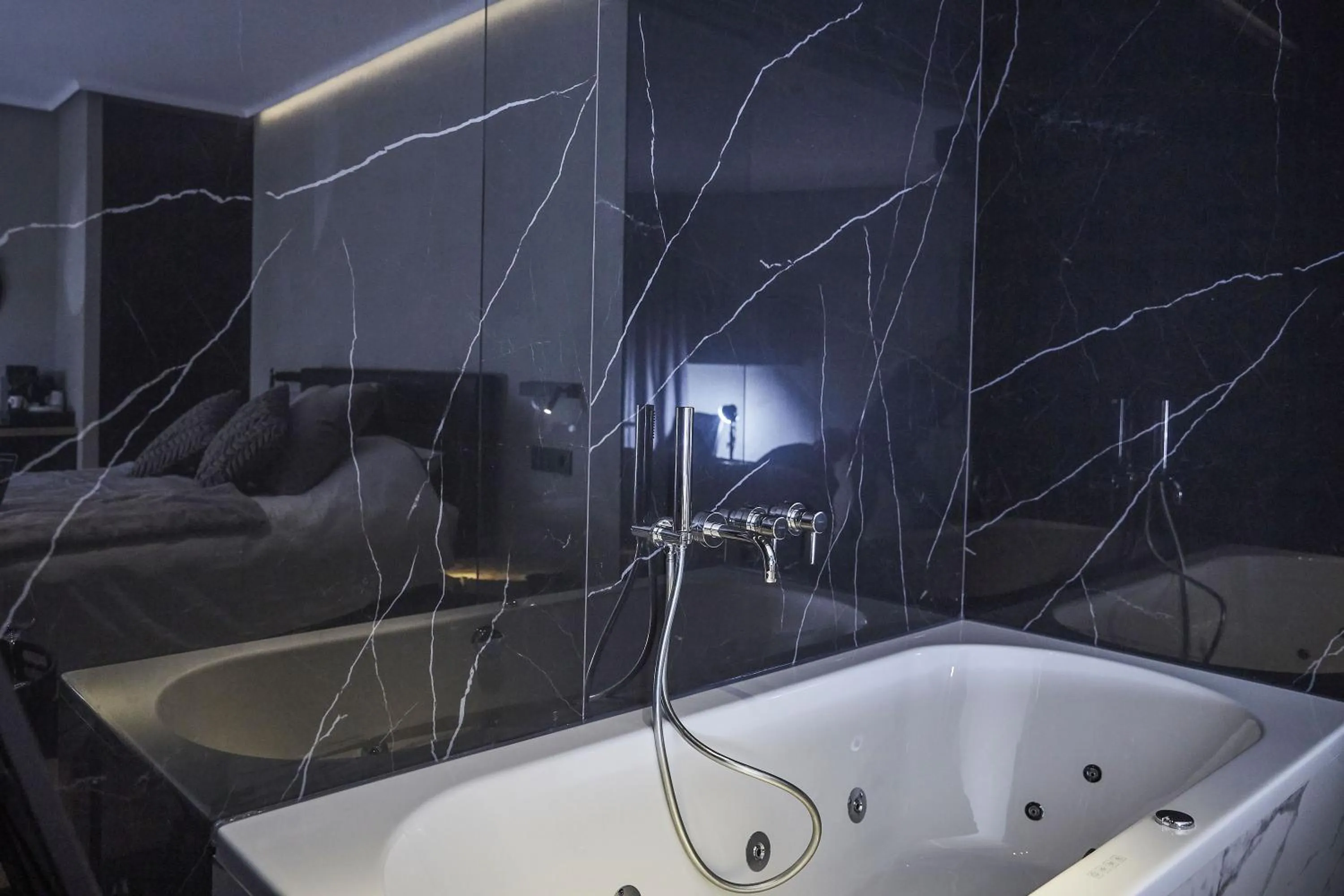 Bath in Hotel ONIRO - Luxury Rooms & Wellness Suites