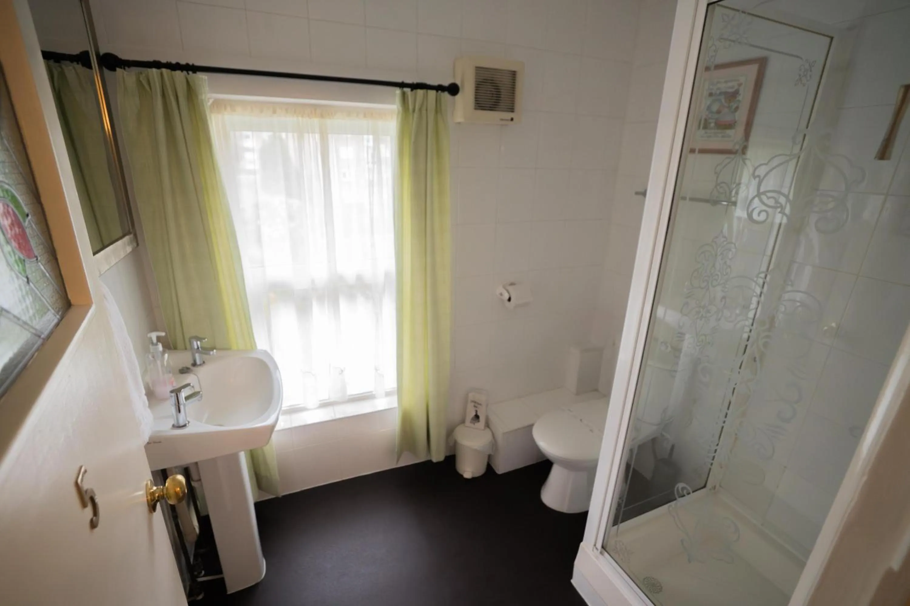Bathroom in Maison Dieu Guest House