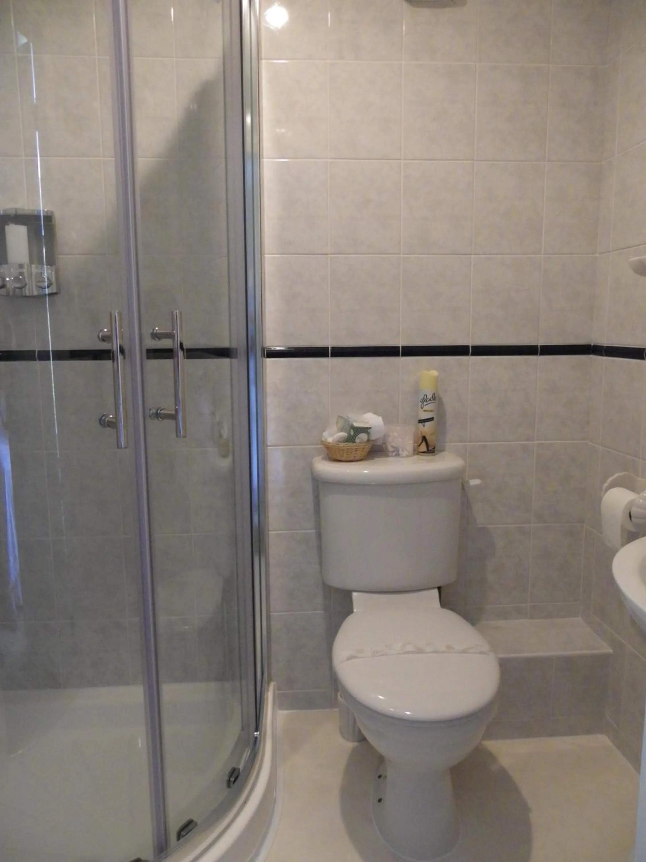 Shower in Maison Dieu Guest House