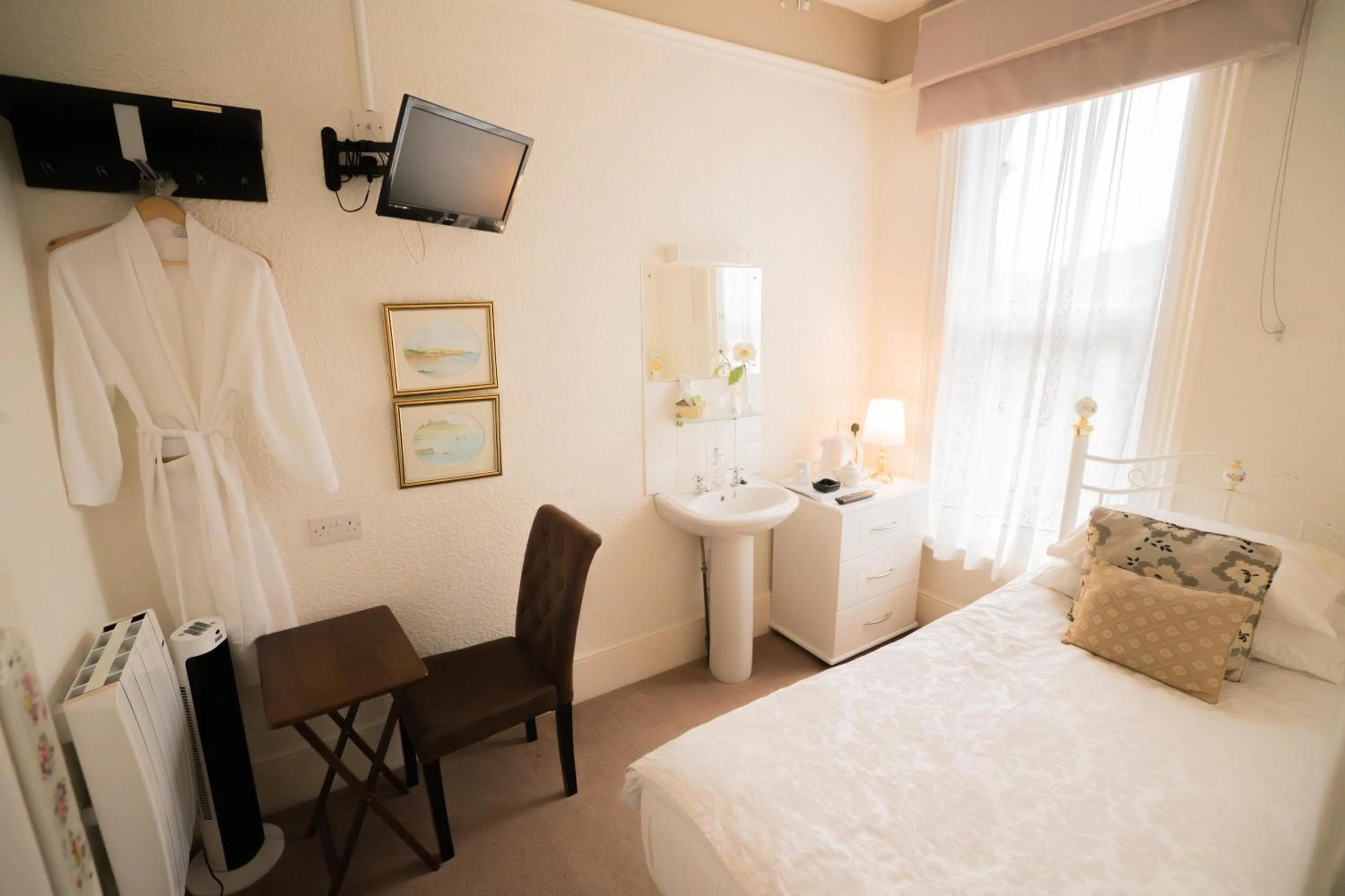 Photo of the whole room, Bed in Maison Dieu Guest House