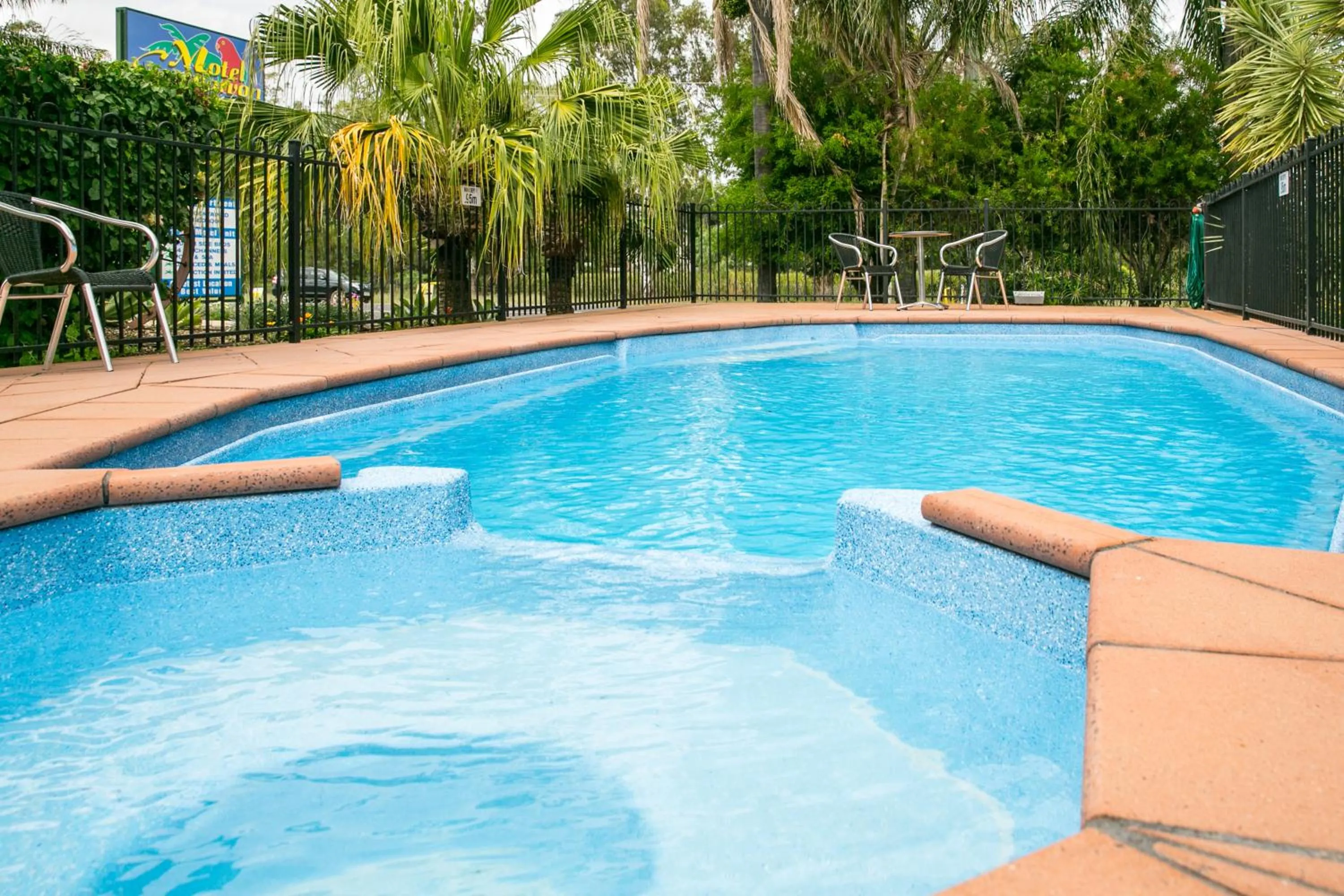 Swimming pool in Motel Carnarvon