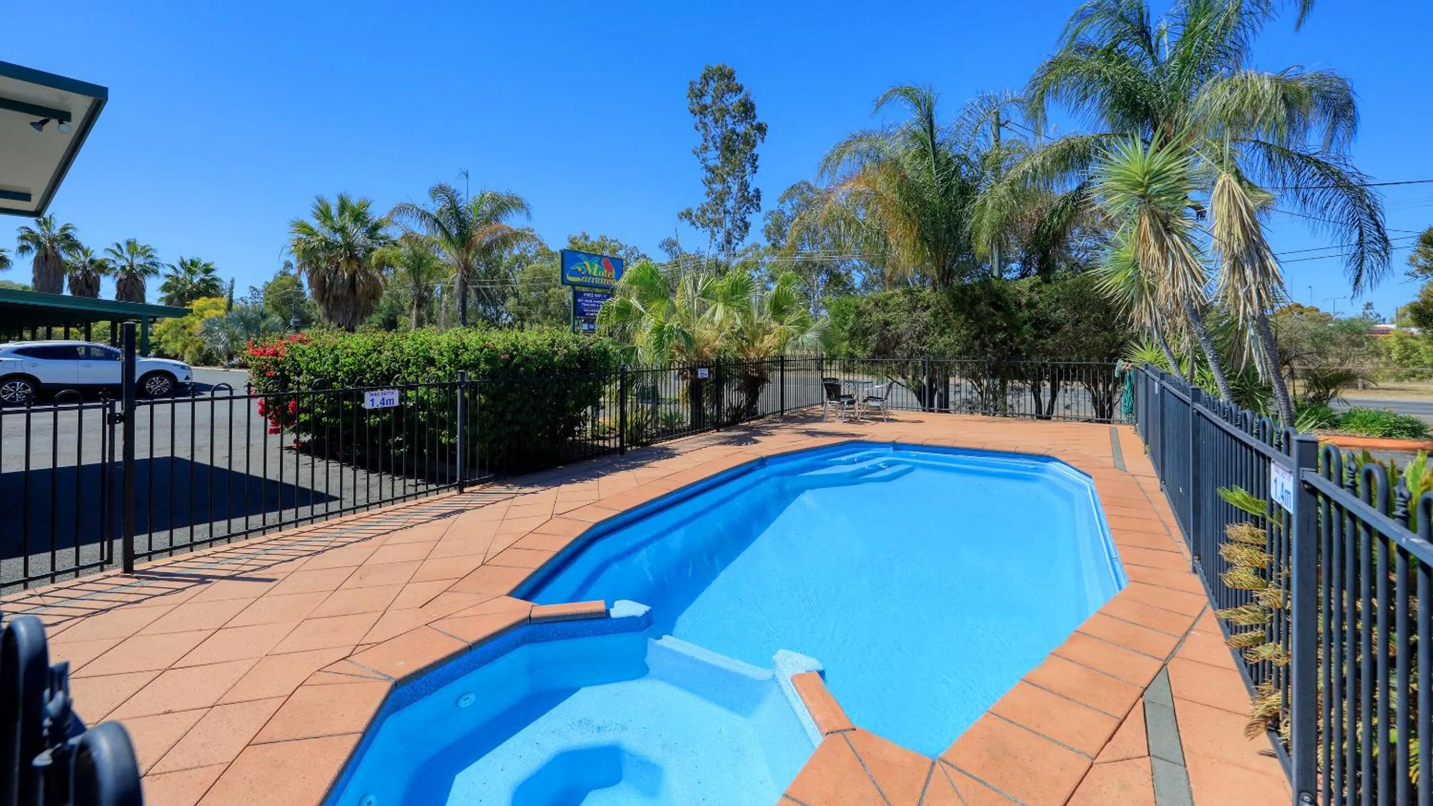 Swimming pool in Motel Carnarvon