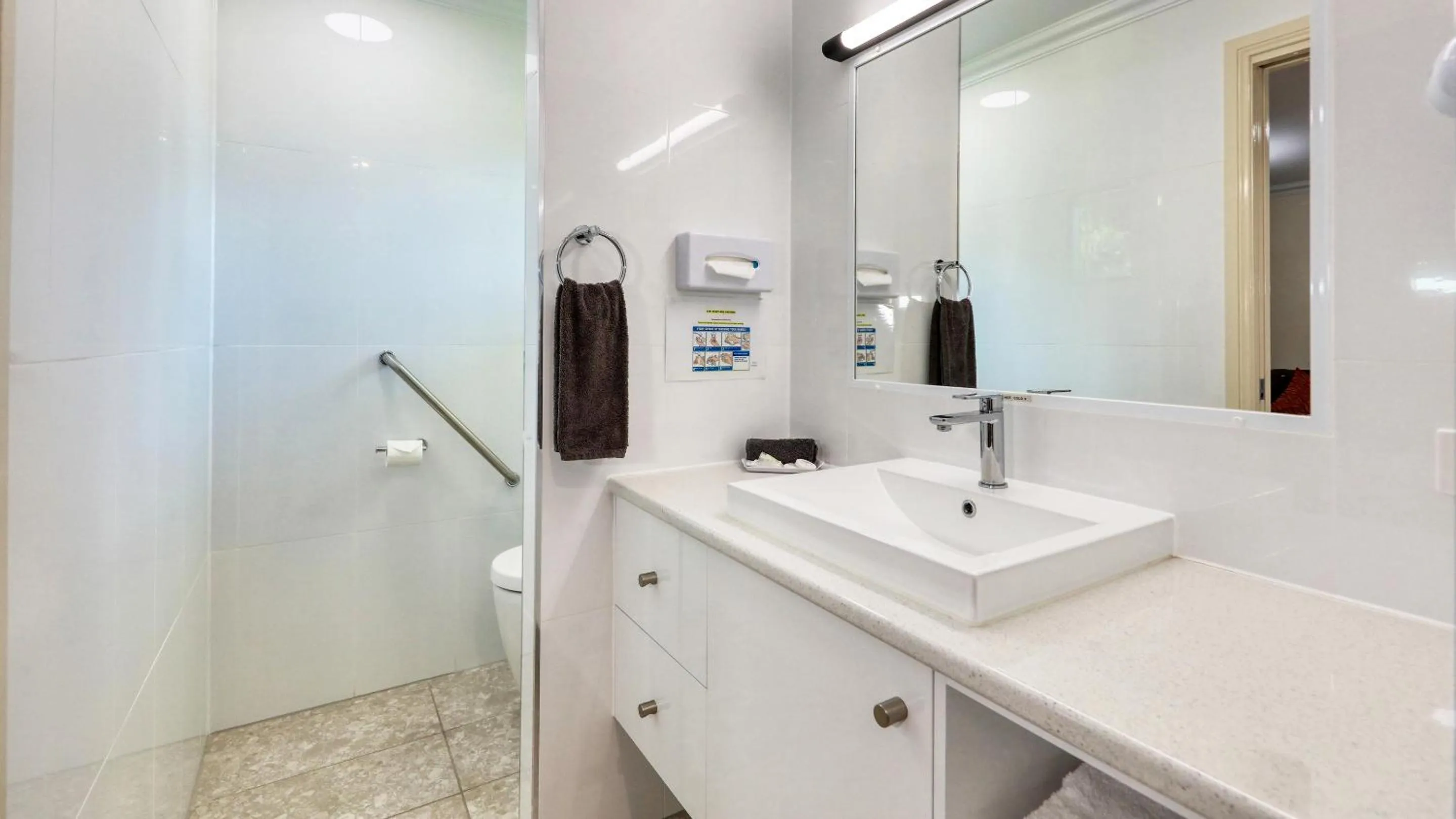 Shower in Motel Carnarvon