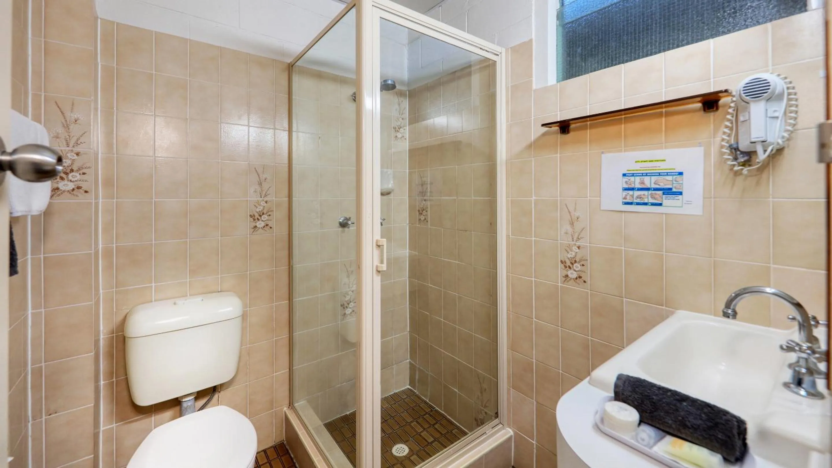 Shower in Motel Carnarvon