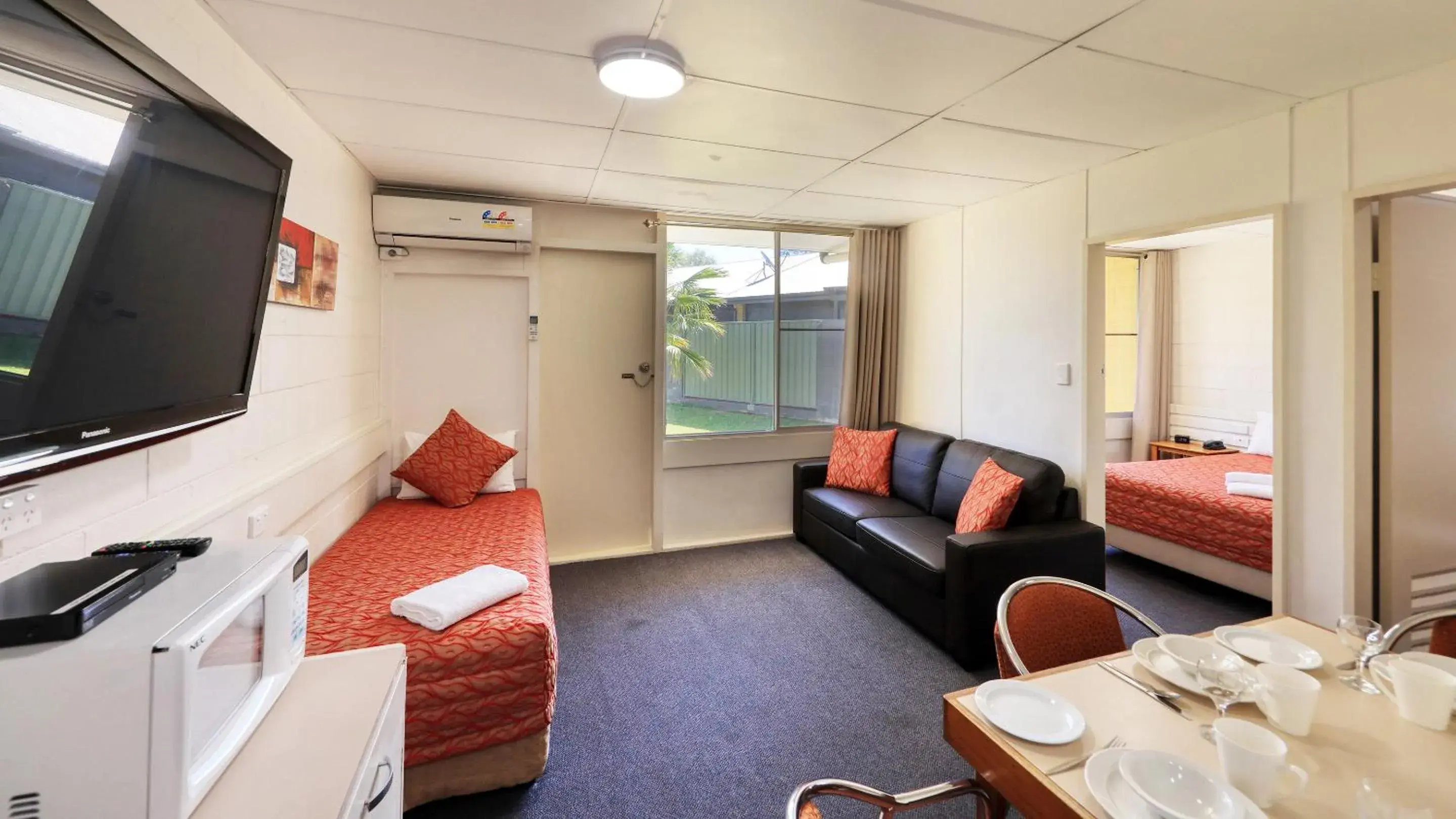 Two-Bedroom Motel Unit in Motel Carnarvon Two-Bedroom Motel Unit in Motel Carnarvon