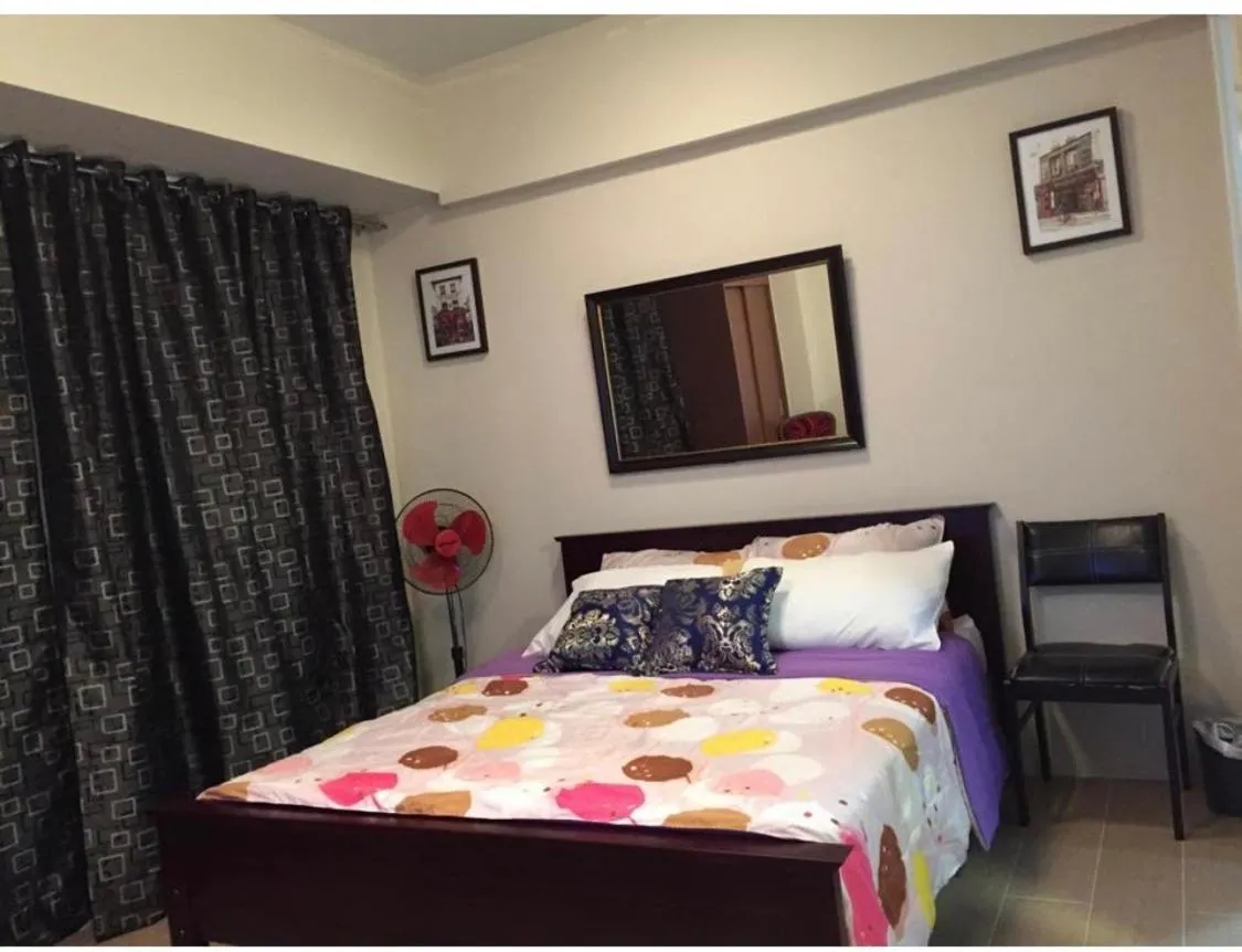 Bed in Favila Condotel Unit-150 Newport Boulevard near Airport Terminal 3 and all other Airport