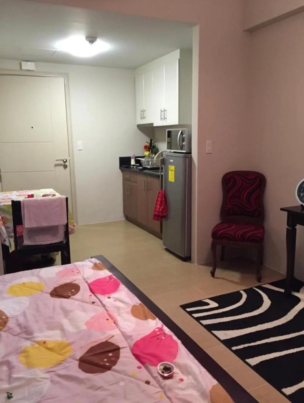 Bed in Favila Condotel Unit-150 Newport Boulevard near Airport Terminal 3 and all other Airport