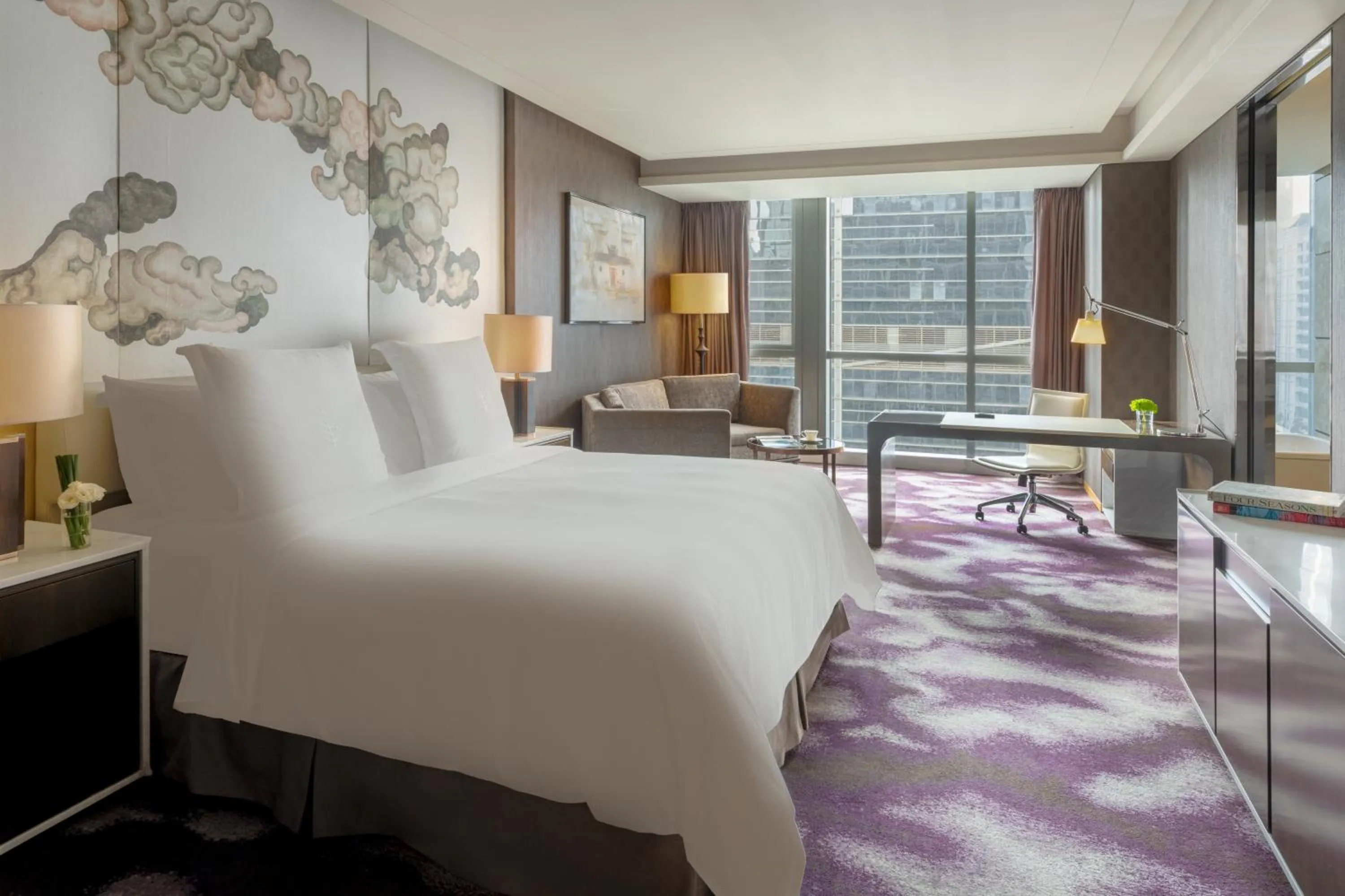 Bedroom, Bed in Four Seasons Hotel Shenzhen