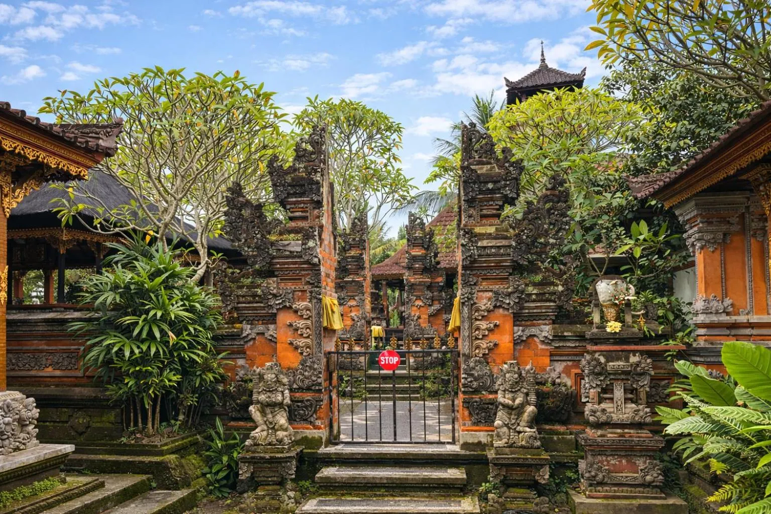 Inner courtyard view in Puri Anyar Ubud