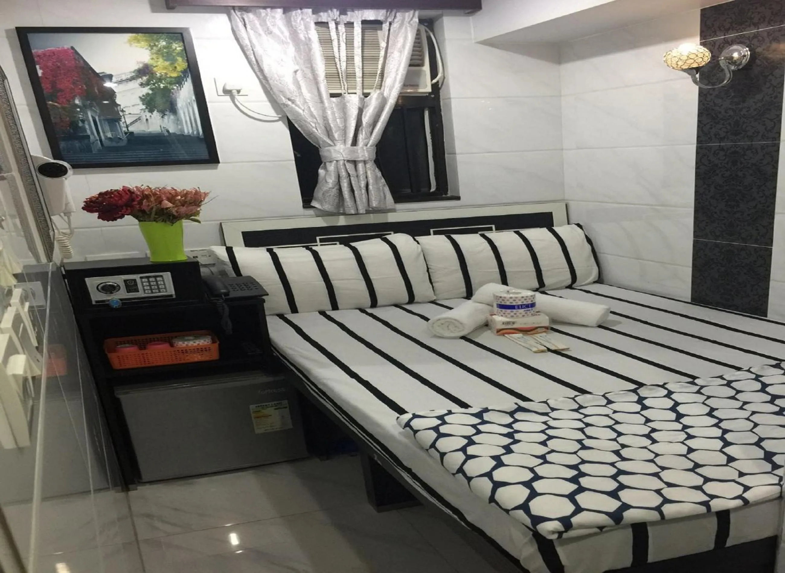 Decorative detail, Bed in Skylark Hostel