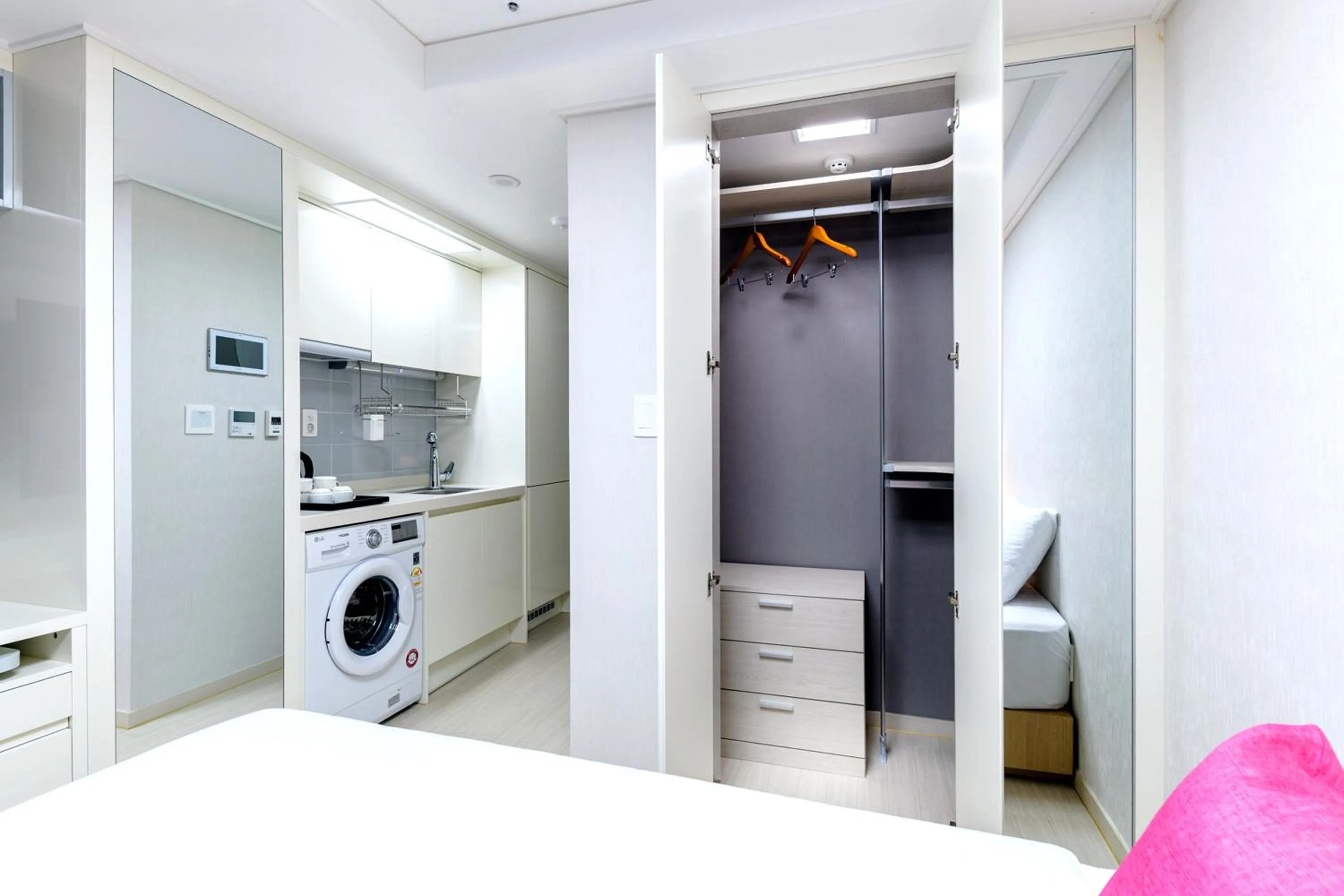 Kitchen or kitchenette in Shin Shin Hotel Seogwipo