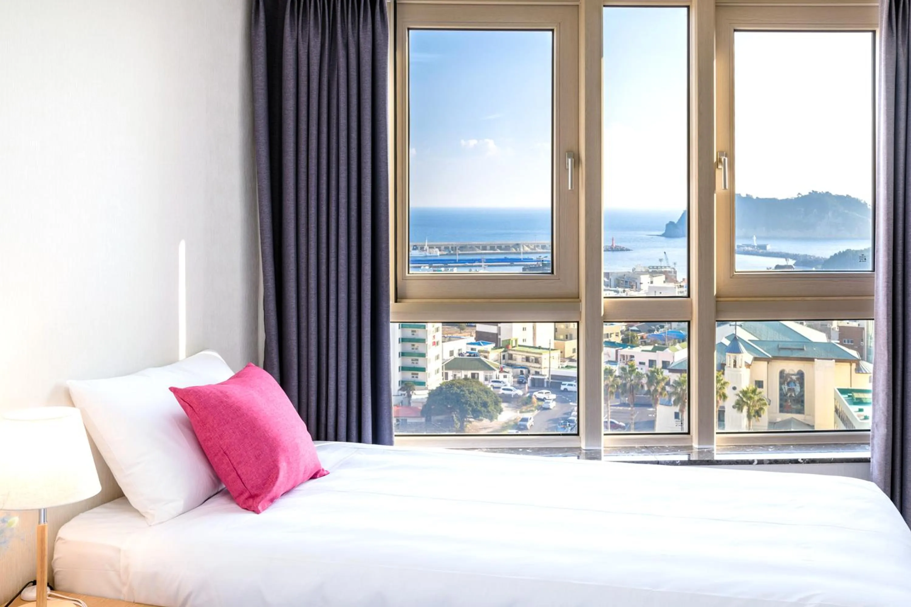 Bed in Shin Shin Hotel Seogwipo