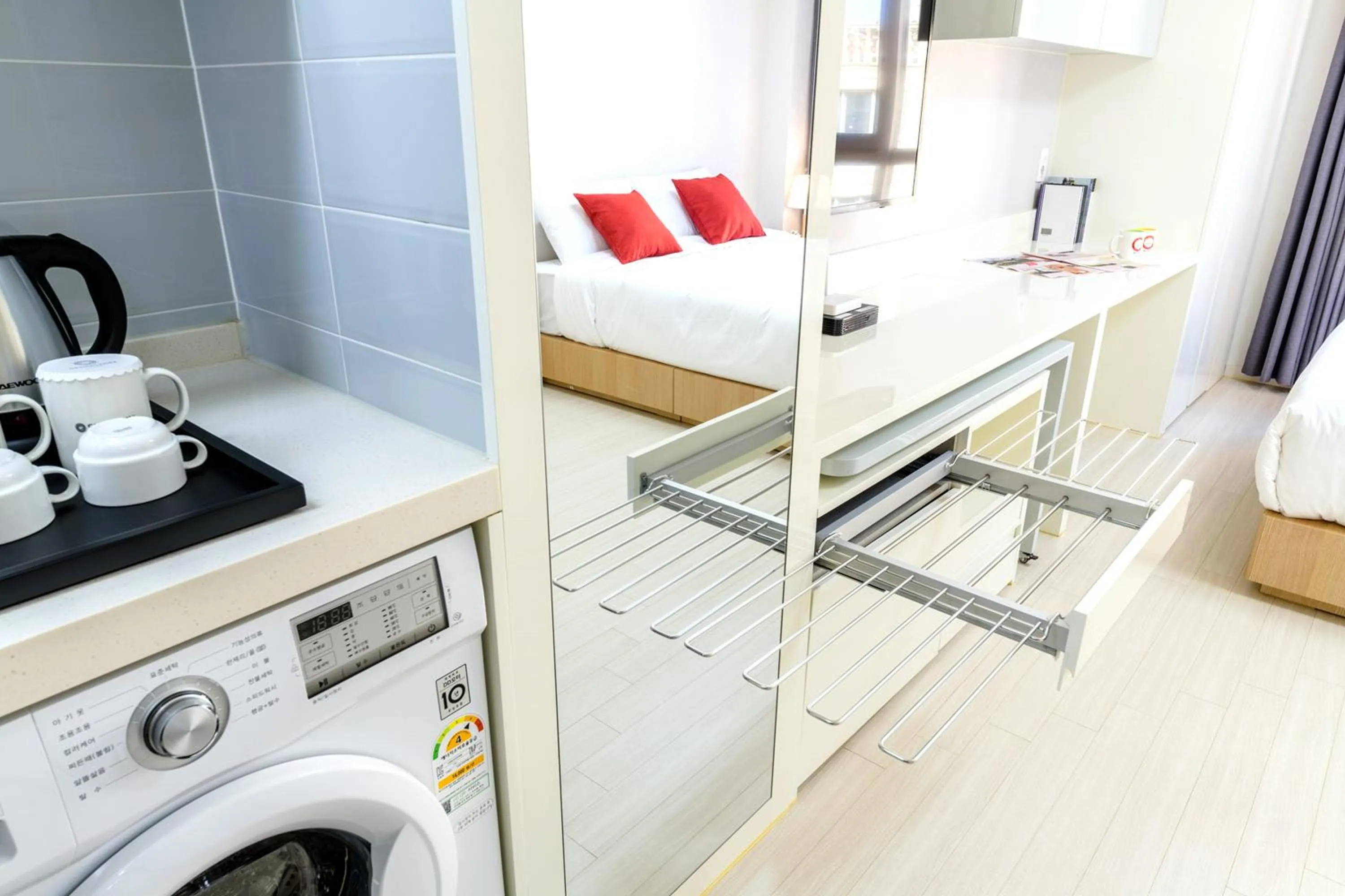 Property building, Bed in Shin Shin Hotel Seogwipo