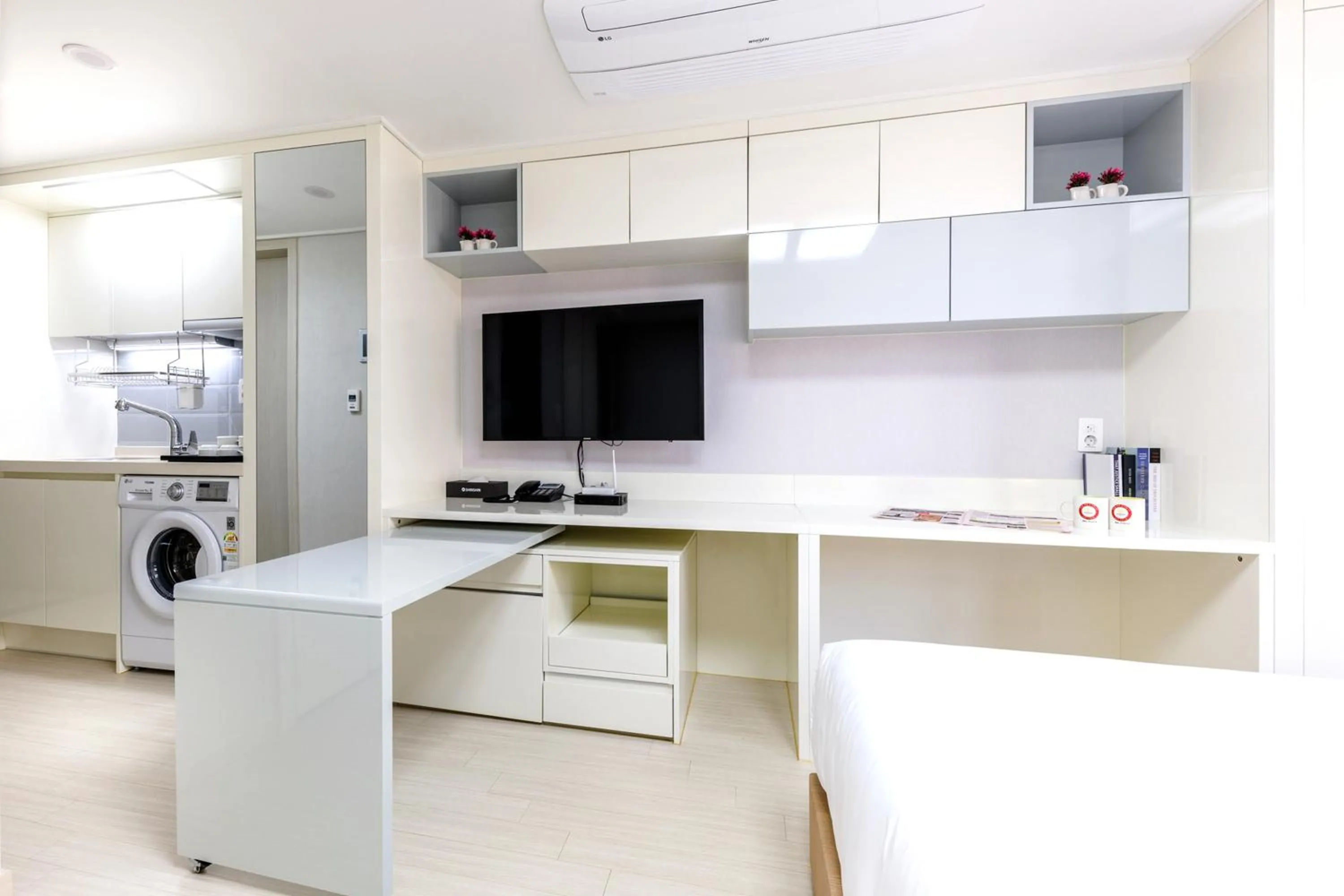 TV and multimedia in Shin Shin Hotel Seogwipo