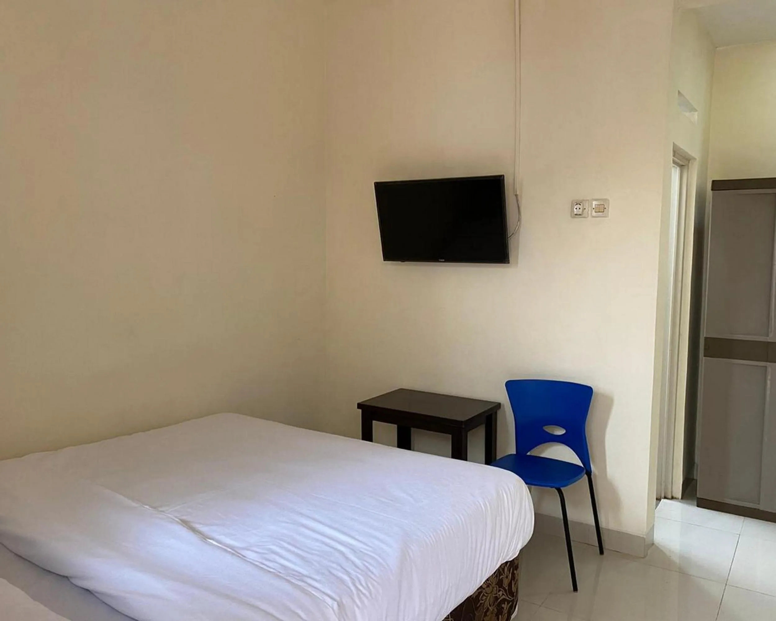 Bedroom, Bed in Jatiwinangun Homestay near GOR Satria Purwoketo Mitra RedDoorz