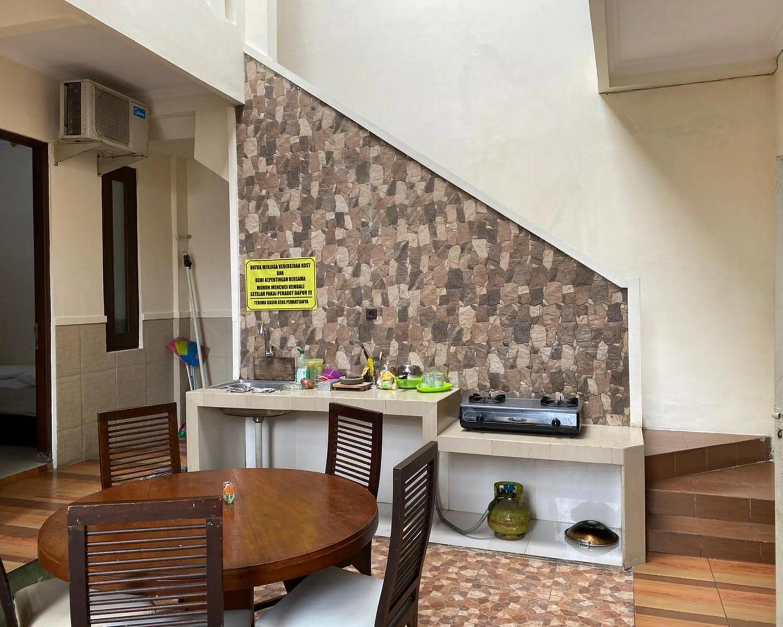 Jatiwinangun Homestay near GOR Satria Purwoketo Mitra RedDoorz