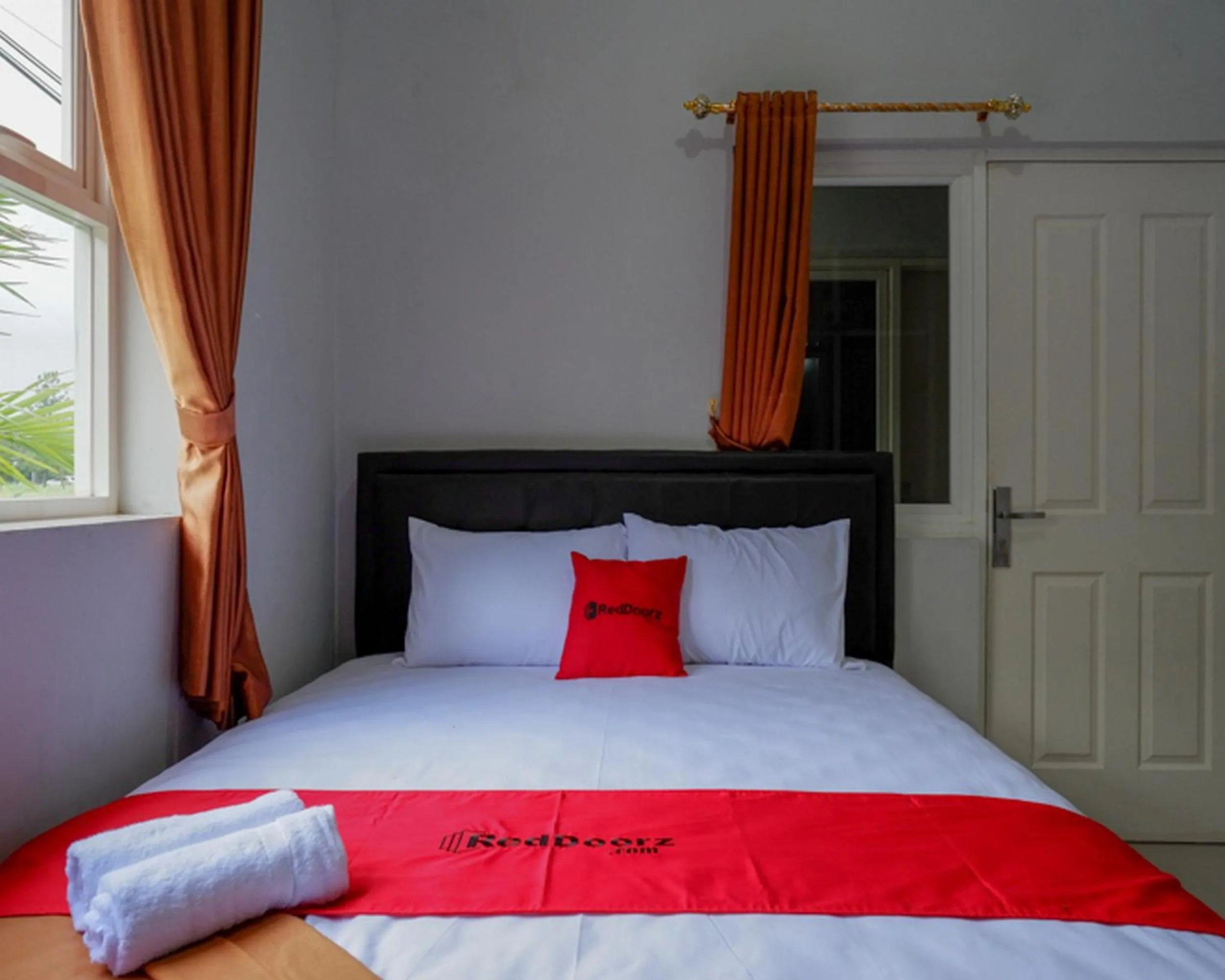 Bed in RedDoorz @ City Park Medoho Semarang