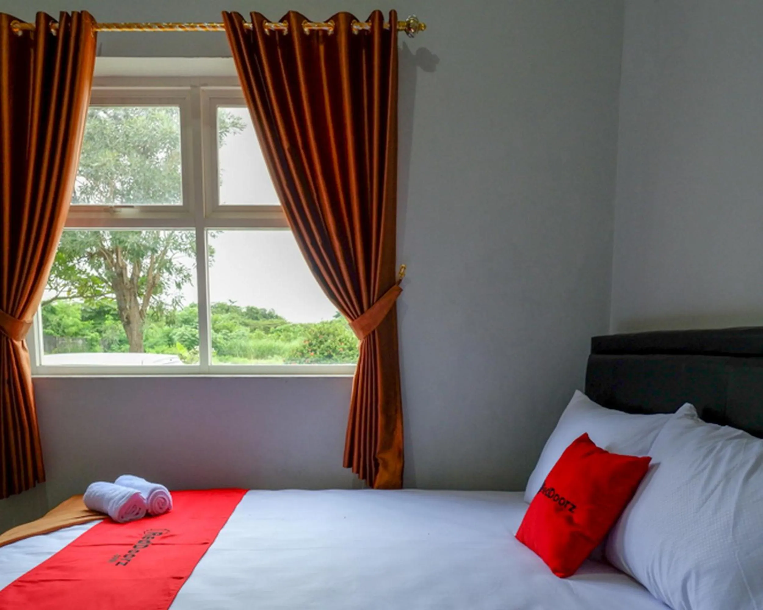 Bed in RedDoorz @ City Park Medoho Semarang