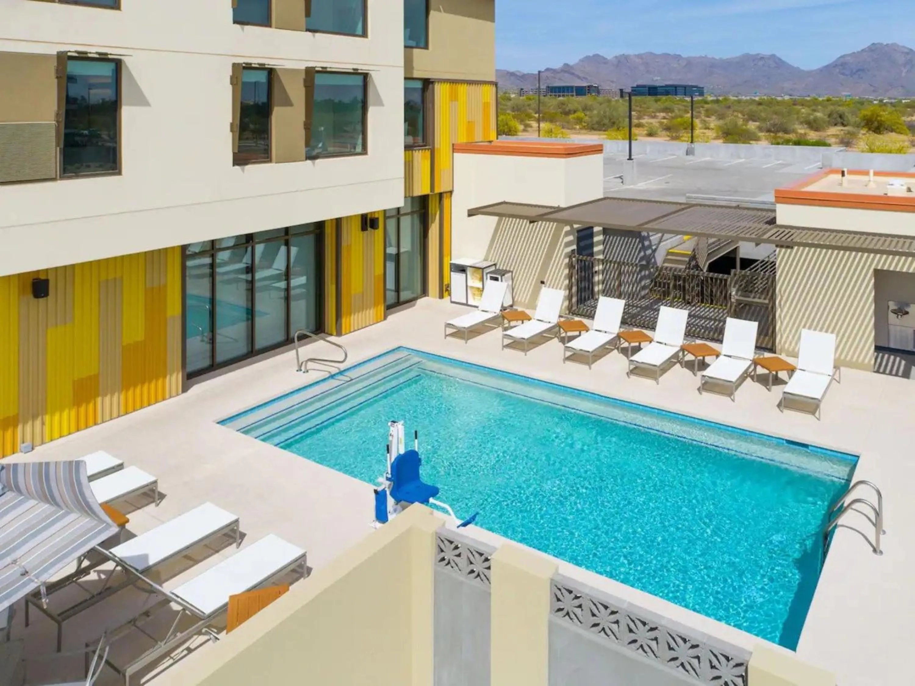 Swimming pool in Hyatt Place Scottsdale North