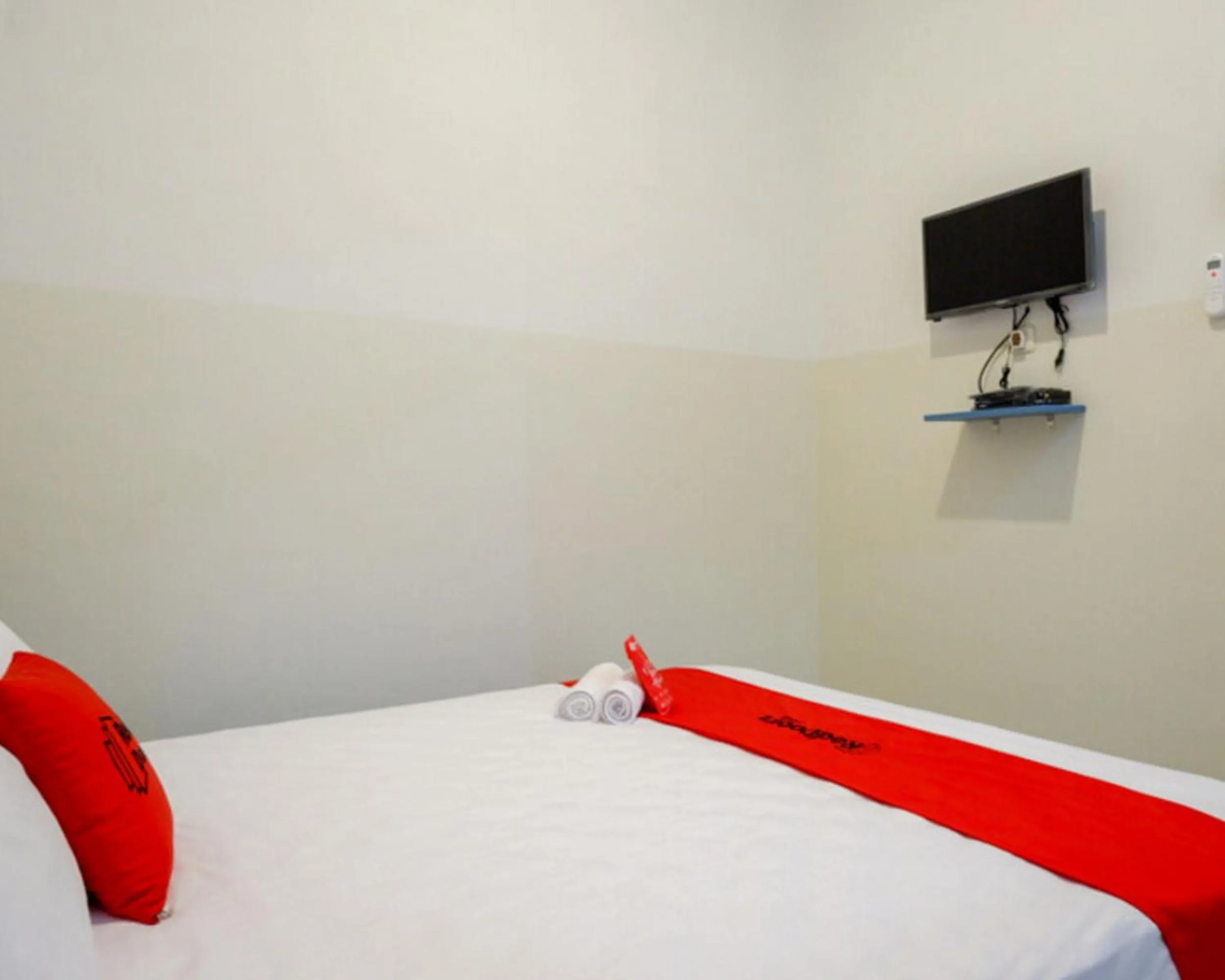 Bed in RedDoorz near Tamansari Shopping Center Salatiga