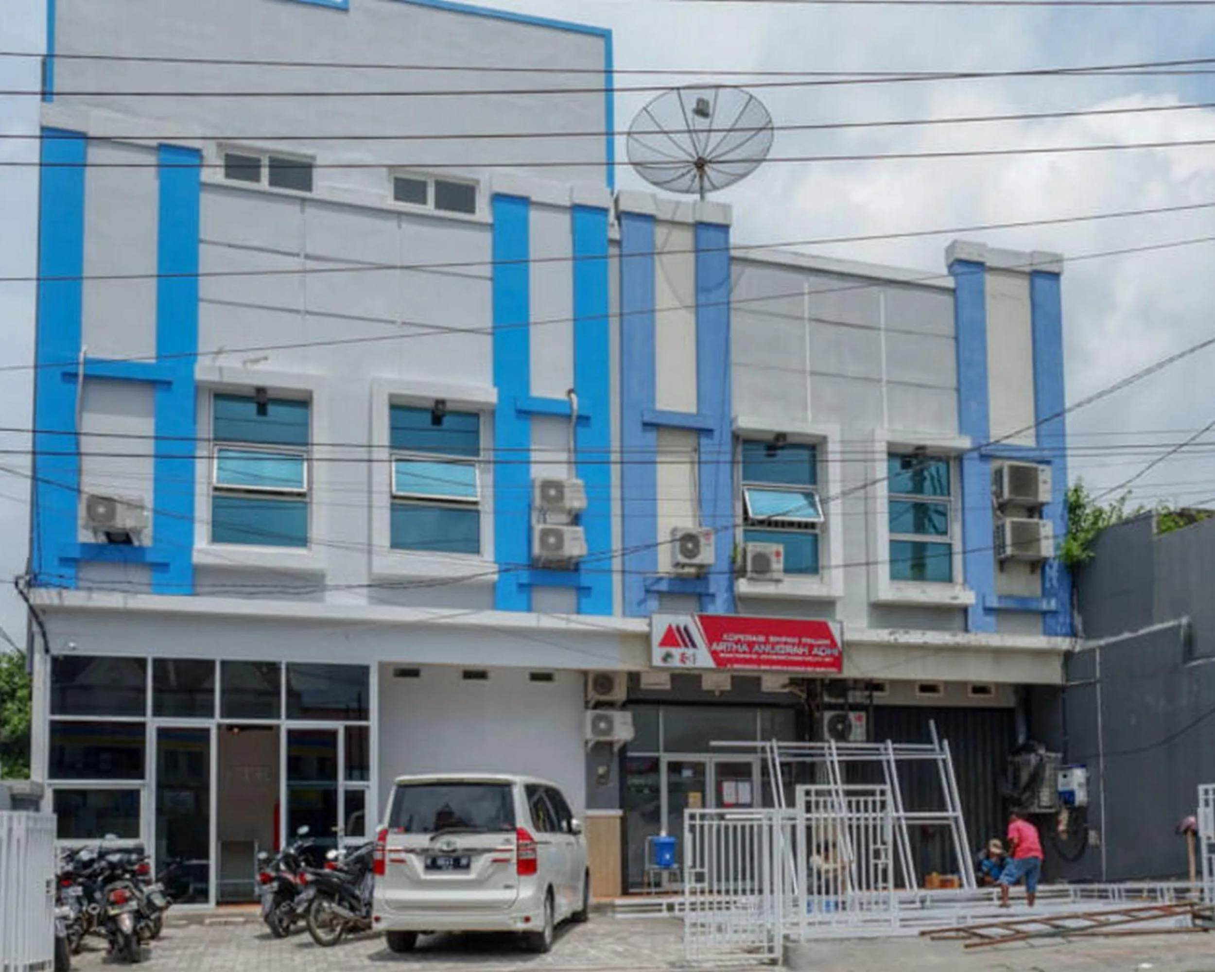 Facade/entrance in RedDoorz near Tamansari Shopping Center Salatiga