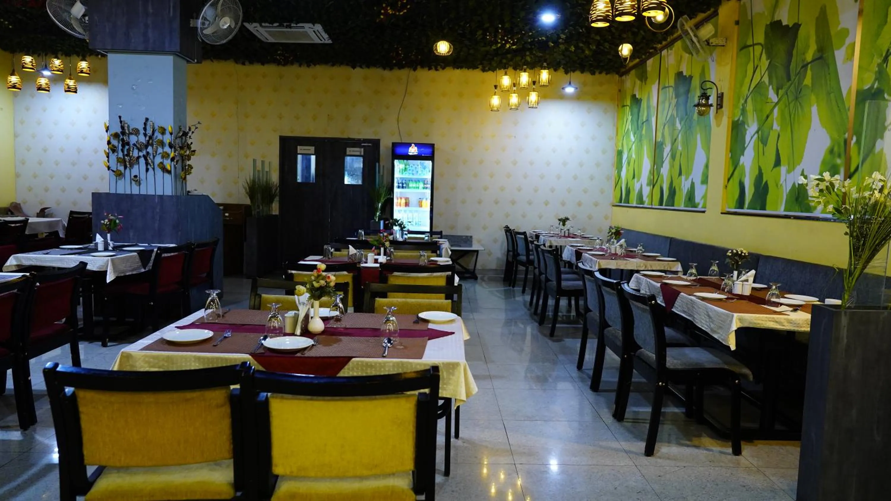 Restaurant/places to eat in Hotel Manas Plus