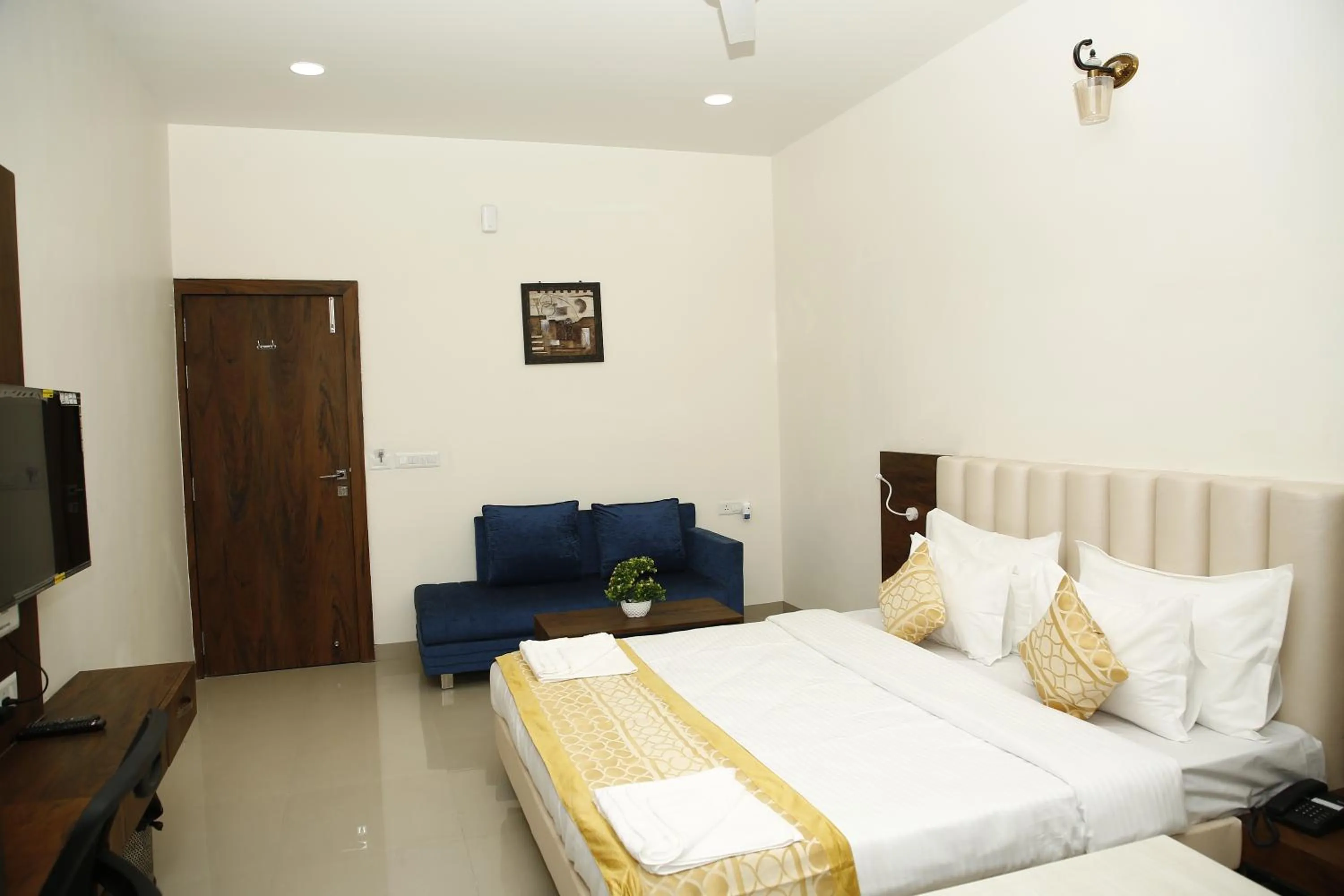 Photo of the whole room, Bed in Hotel Manas Plus