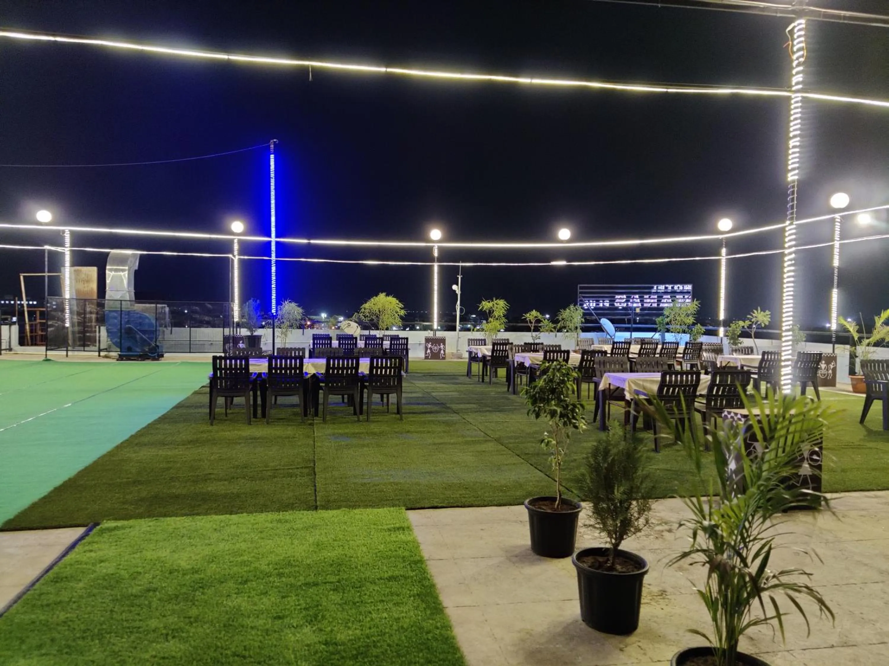 Restaurant/places to eat in Hotel Manas Plus