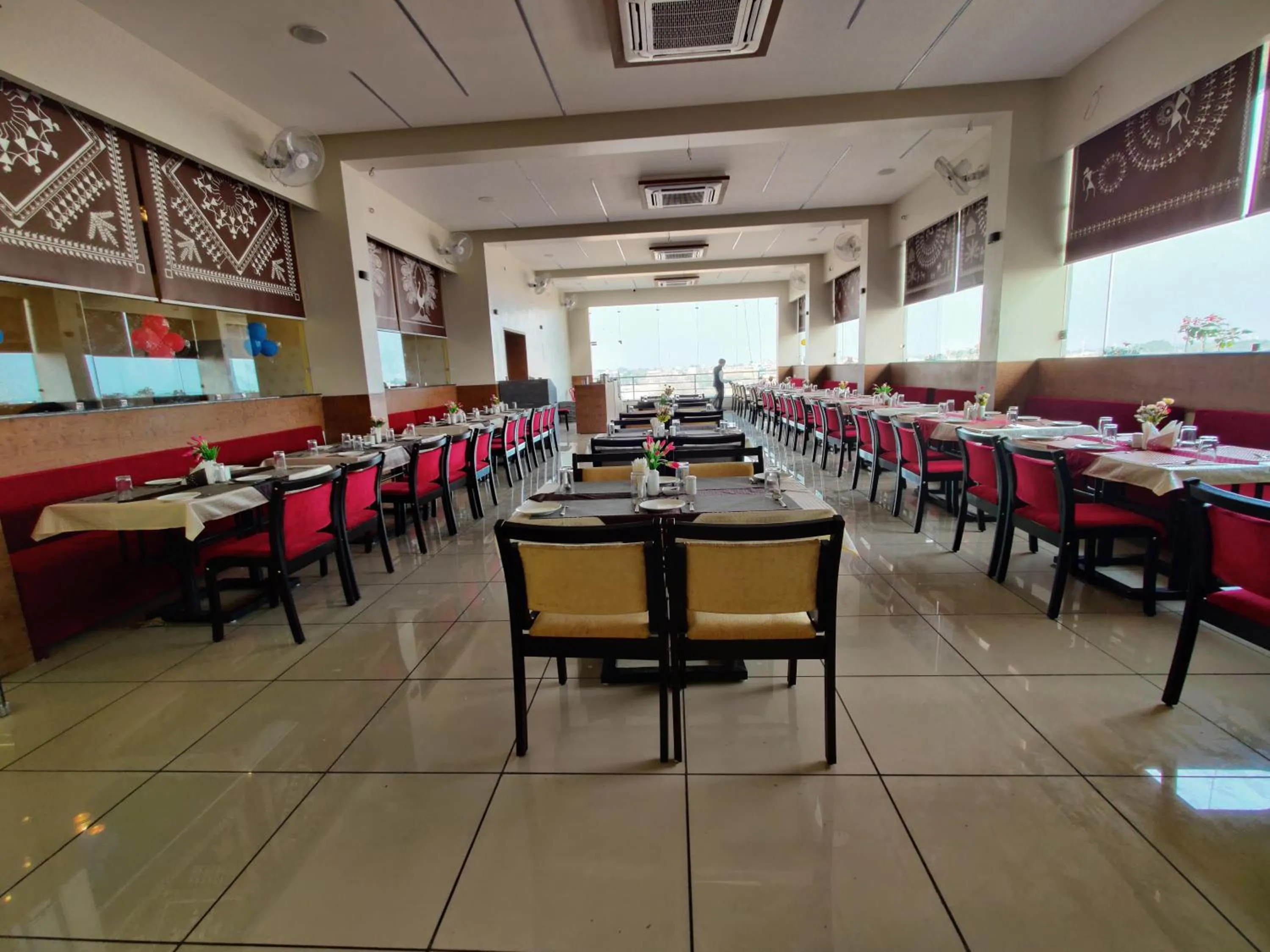 Restaurant/places to eat in Hotel Manas Plus