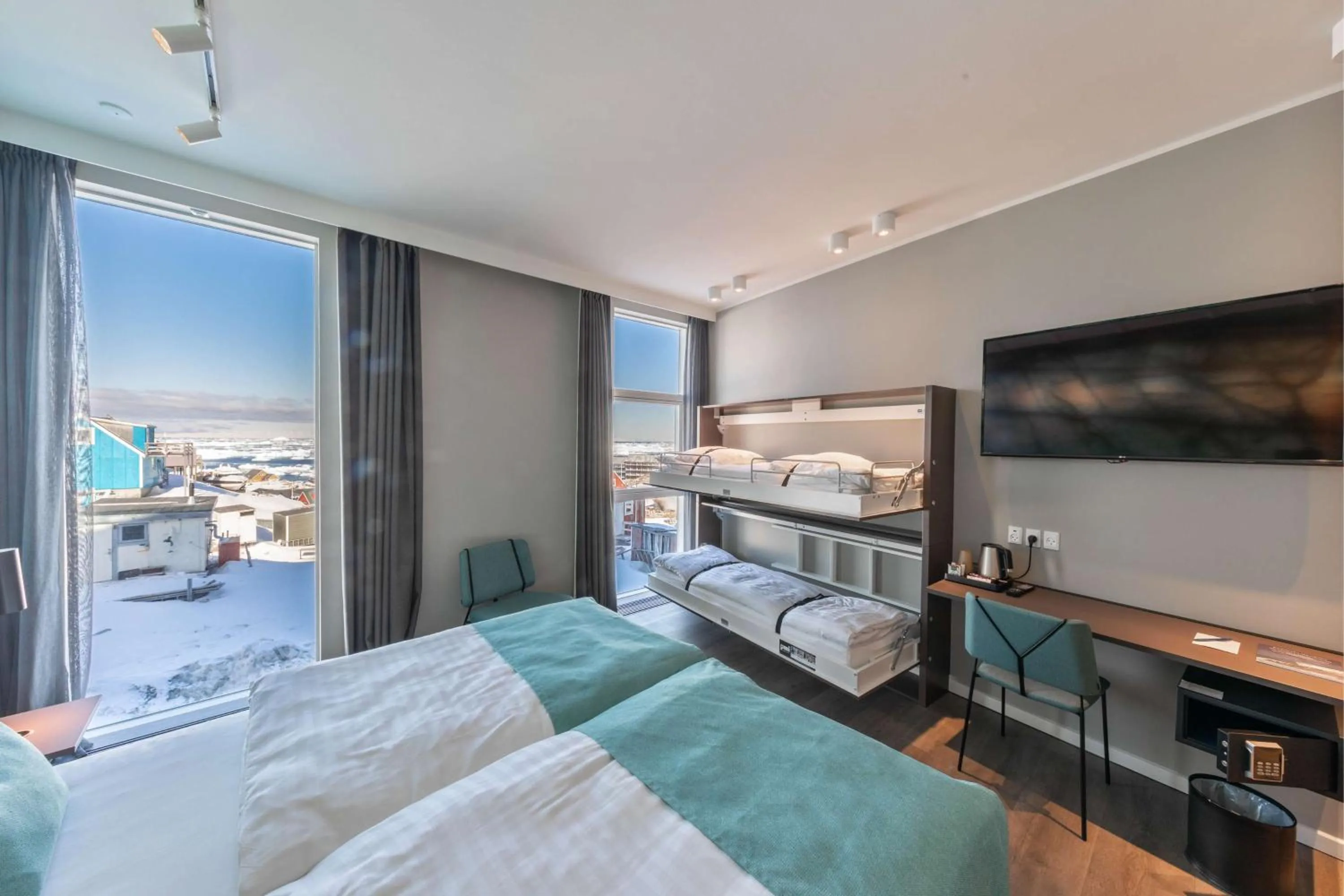 View (from property/room), Bed in Best Western Plus Hotel Ilulissat