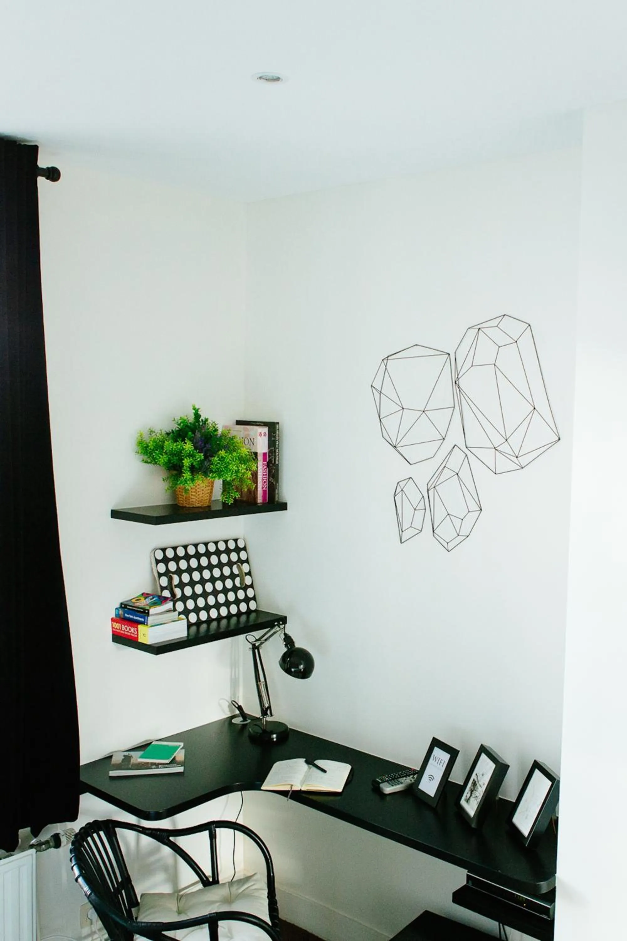 Decorative detail in B&B Place Jourdan