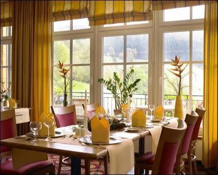 Restaurant/places to eat in Land- und Kurhotel Tommes