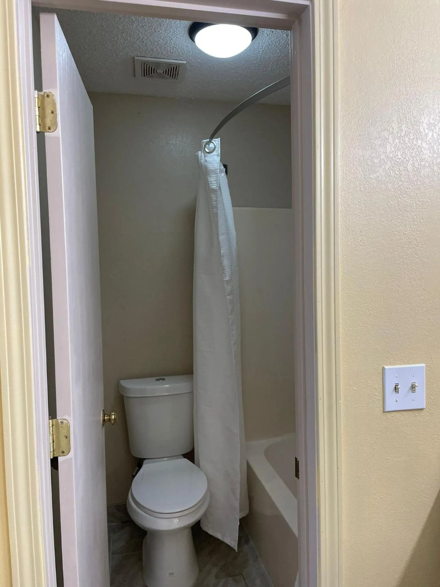 Shower in DELUXE INN