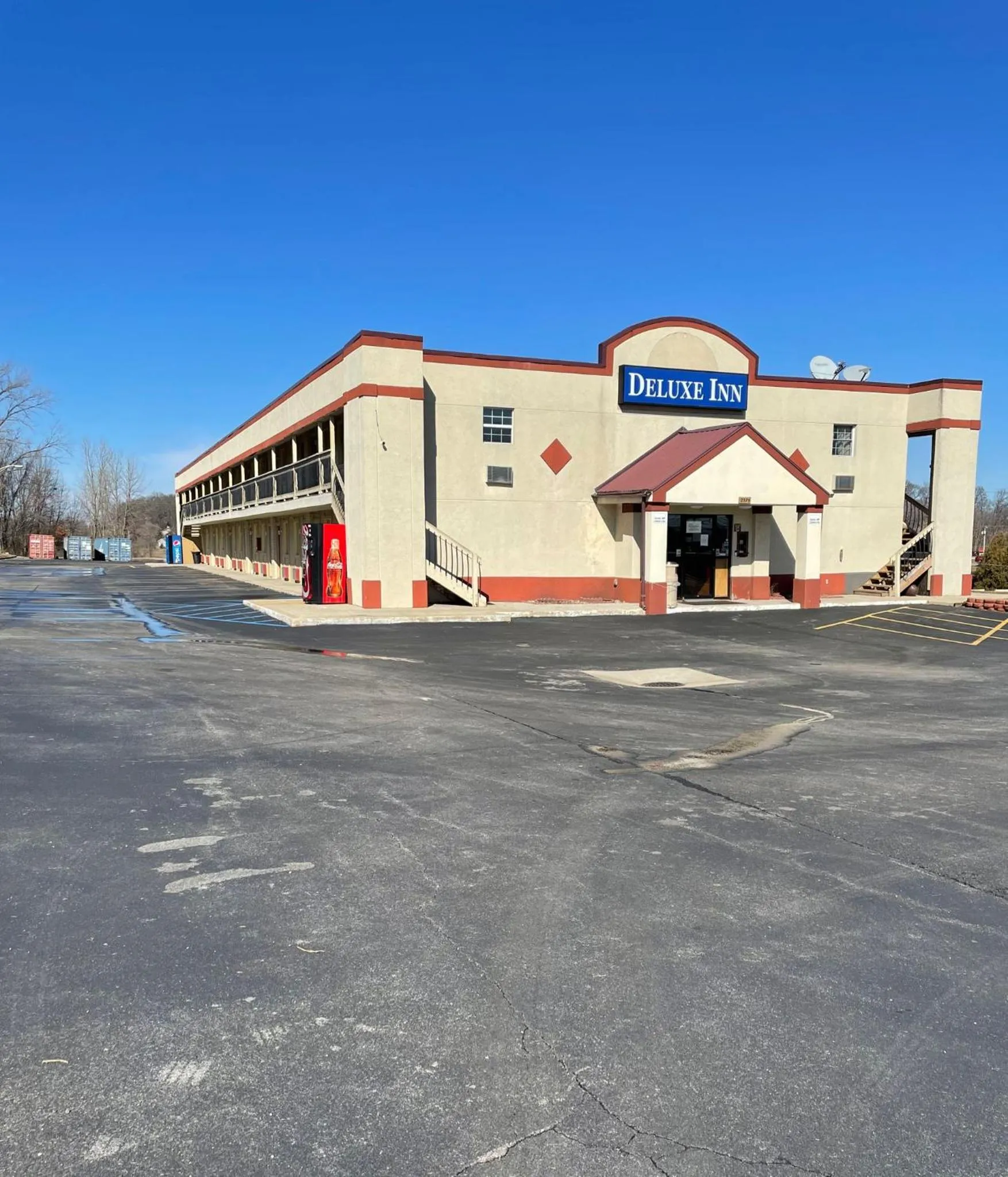 Property building in DELUXE INN