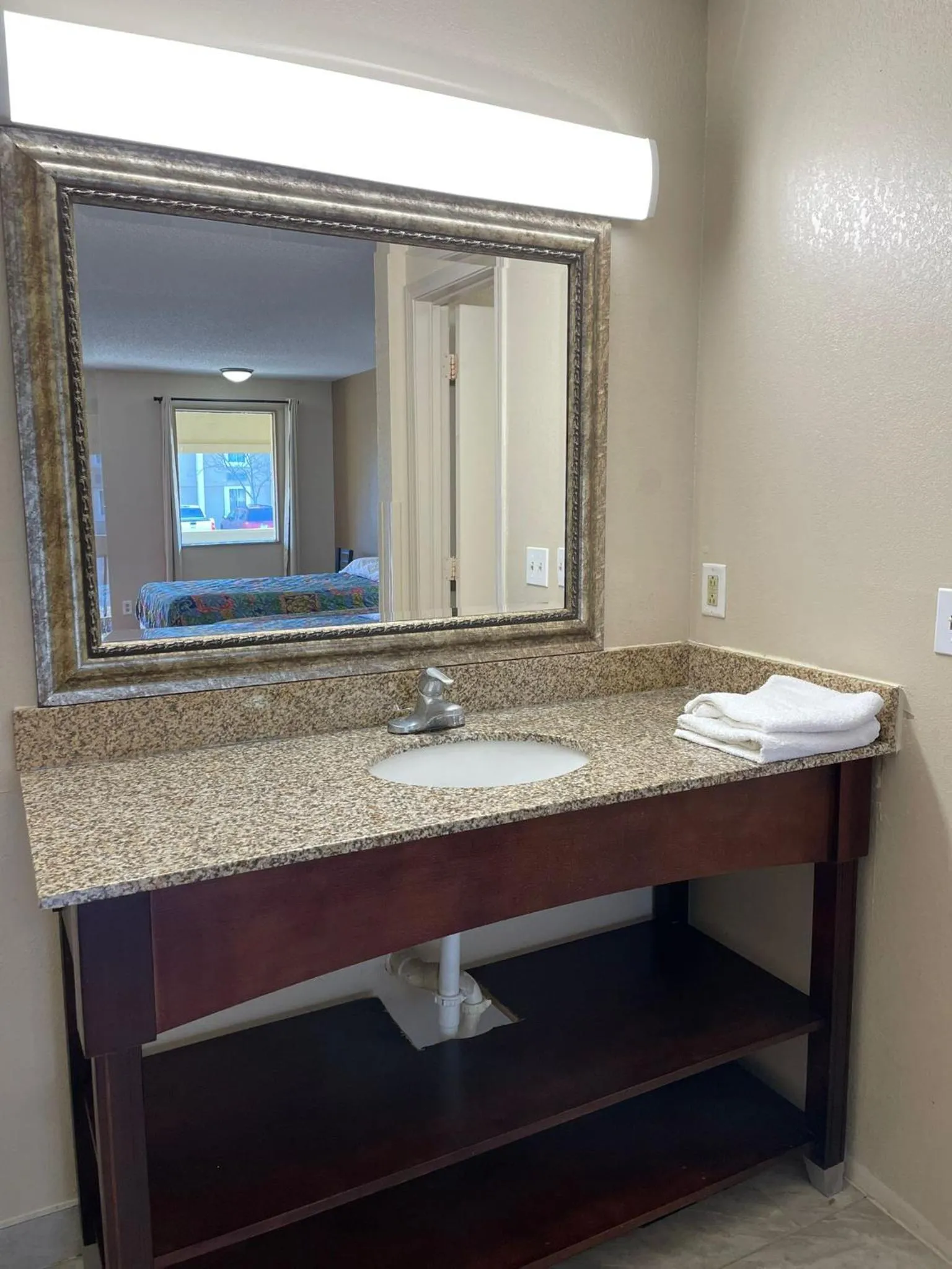 towels in DELUXE INN