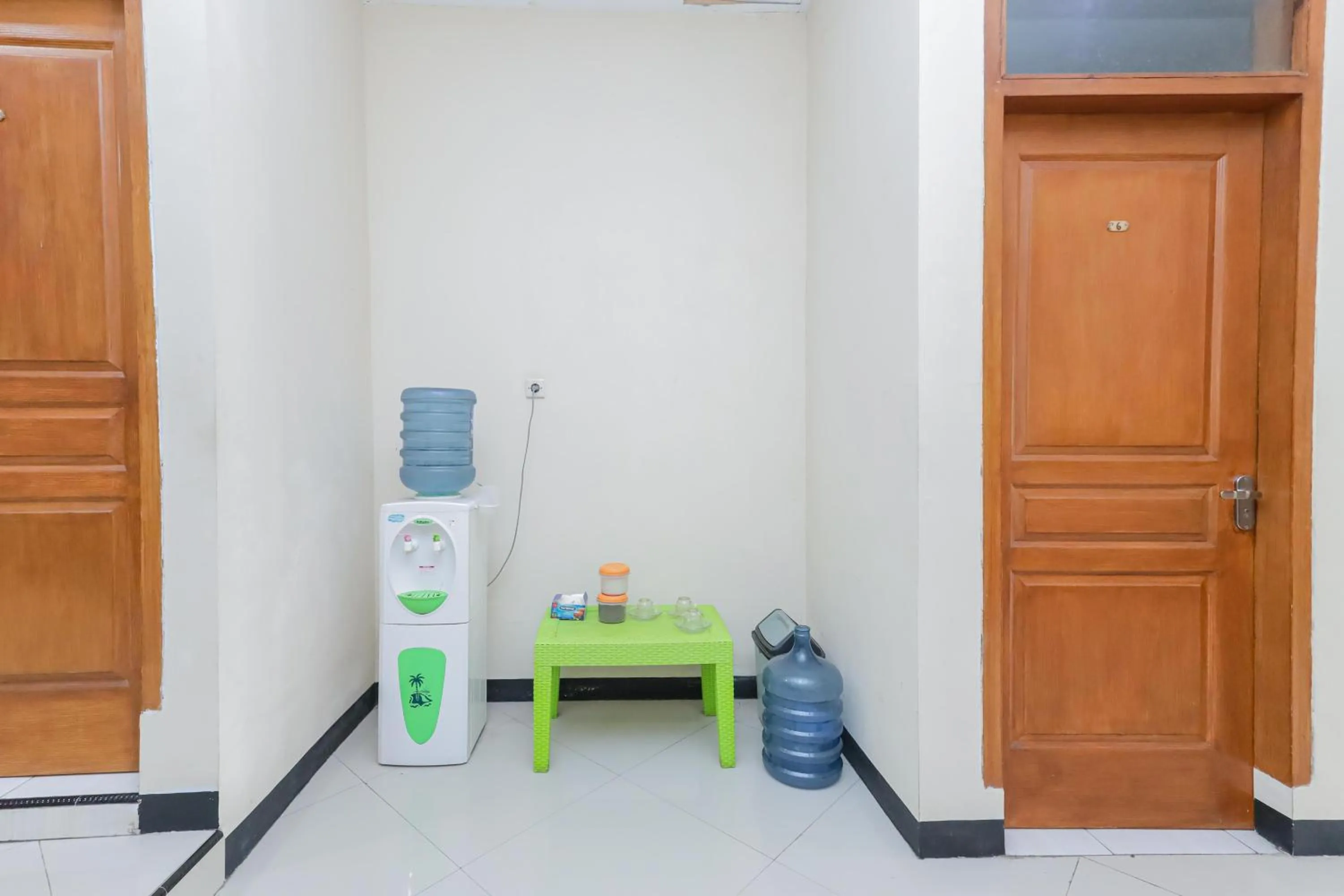 Drinks in RedDoorz at WR Supratman Batu