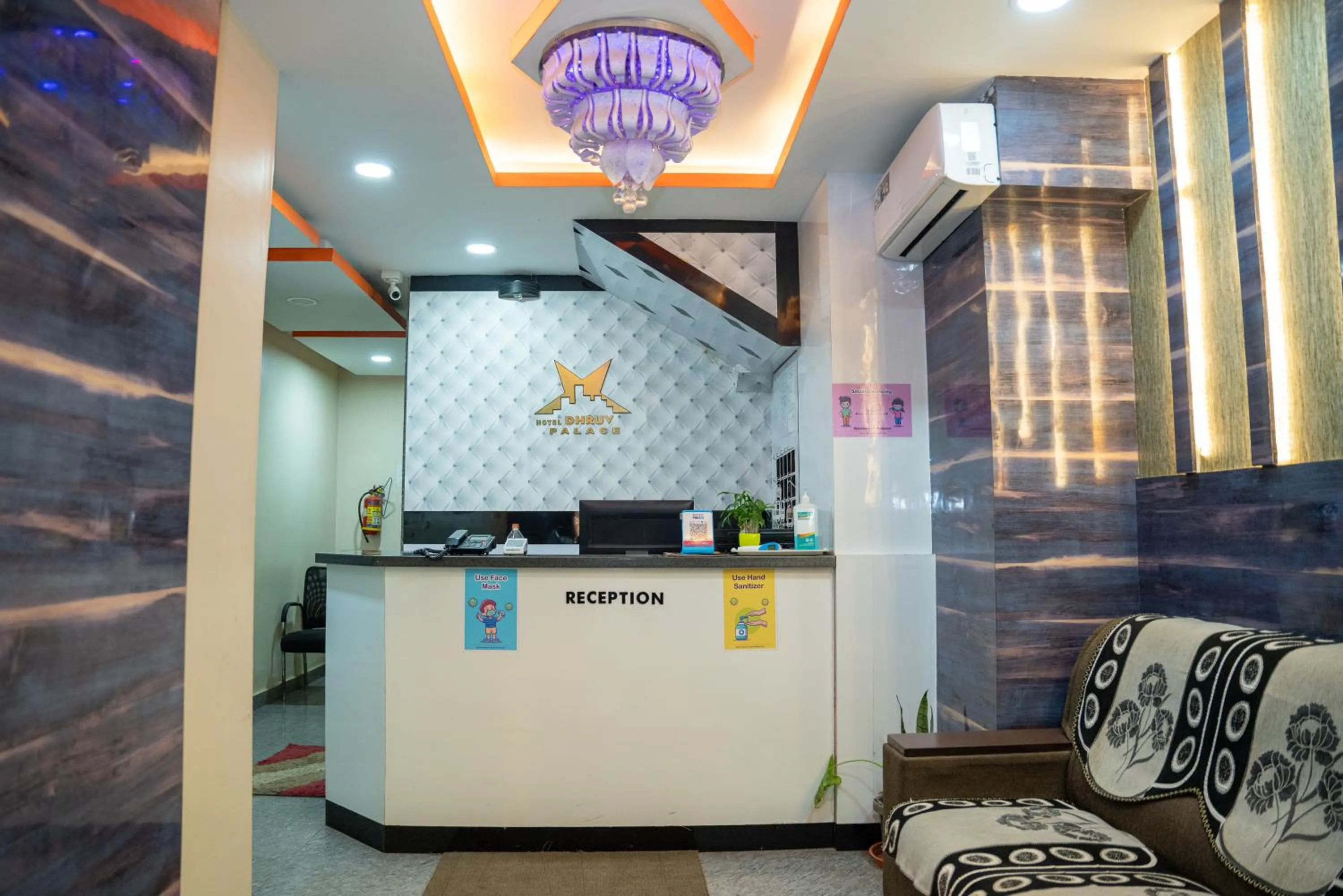 Lobby or reception in Hotel Dhruv Palace Bangalore Jakkur