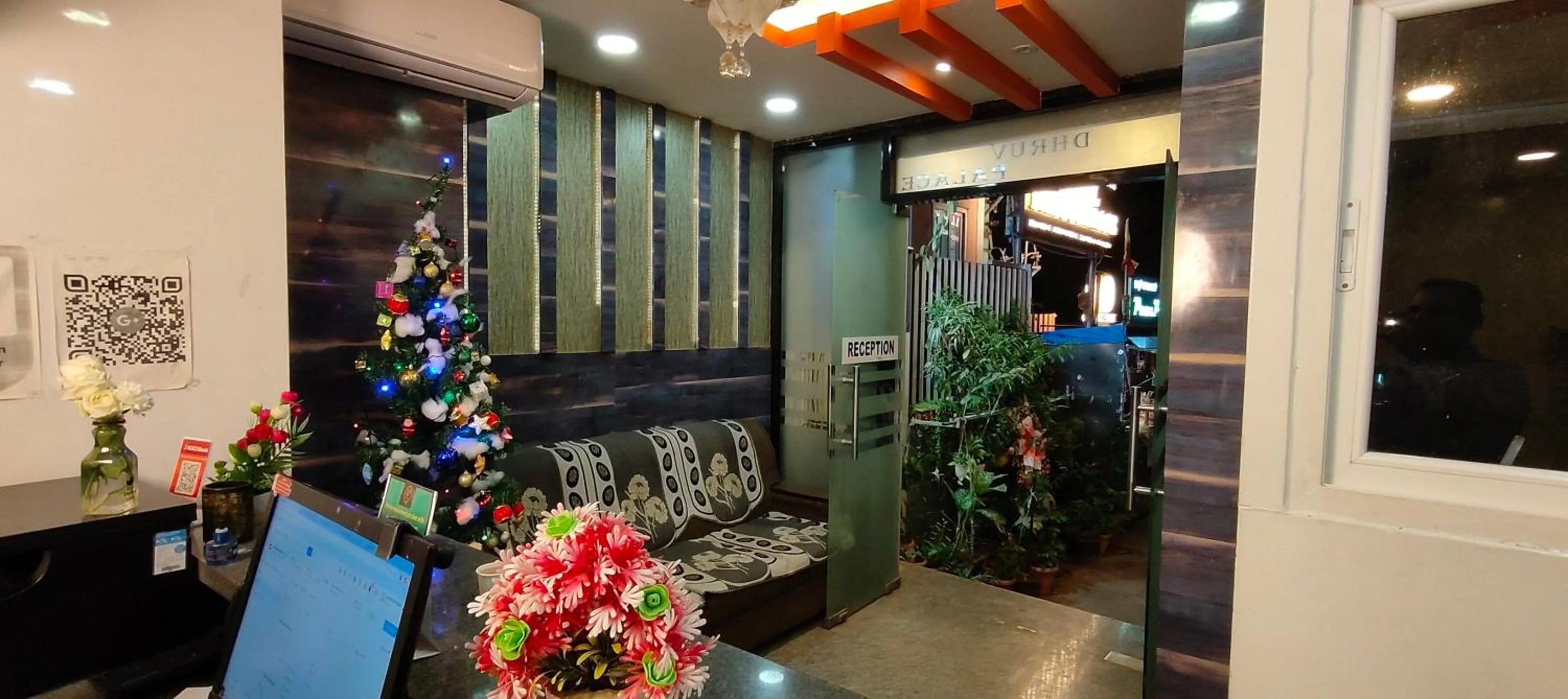 Lobby or reception in Hotel Dhruv Palace Bangalore Jakkur