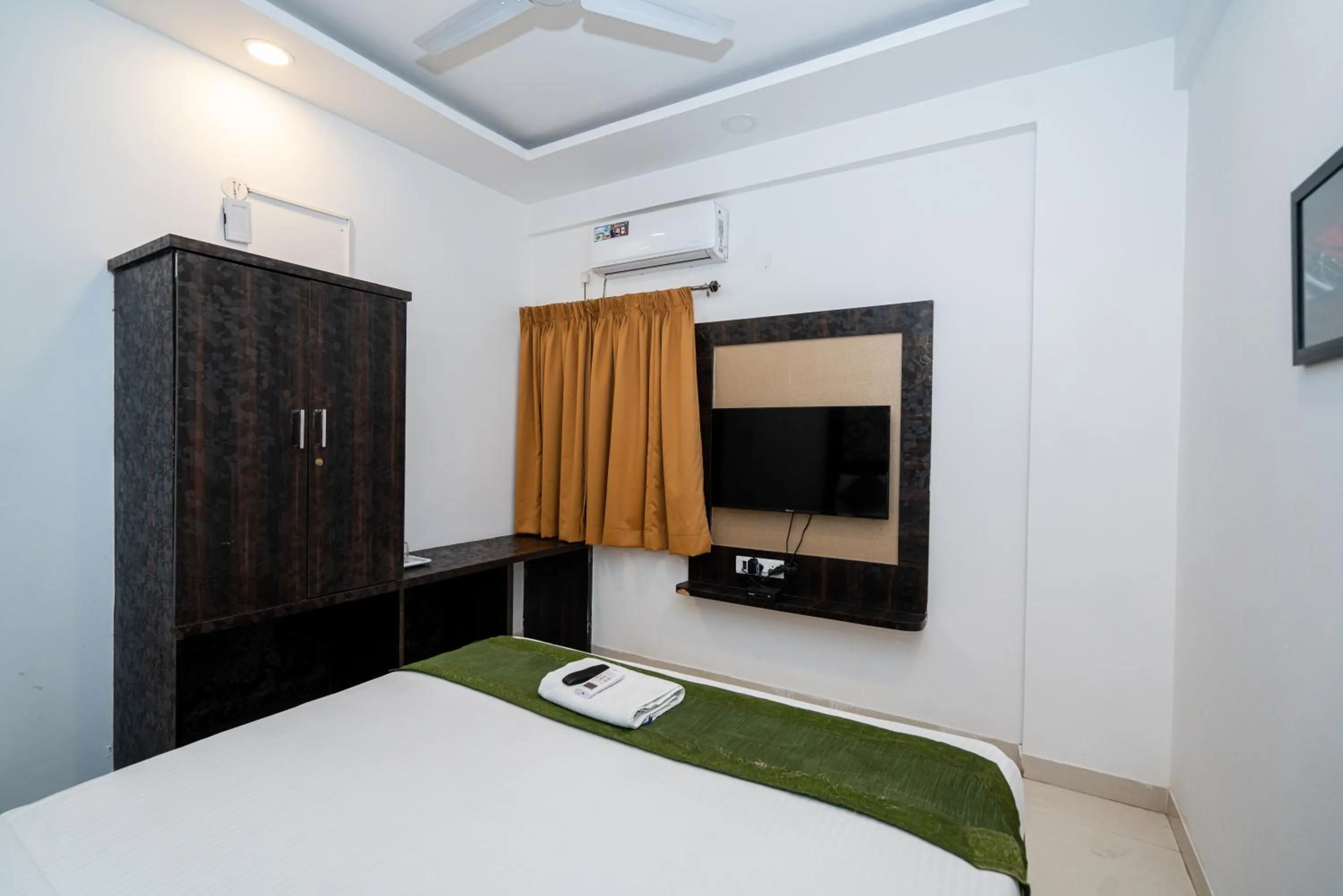 Bed in Hotel Dhruv Palace Bangalore Jakkur