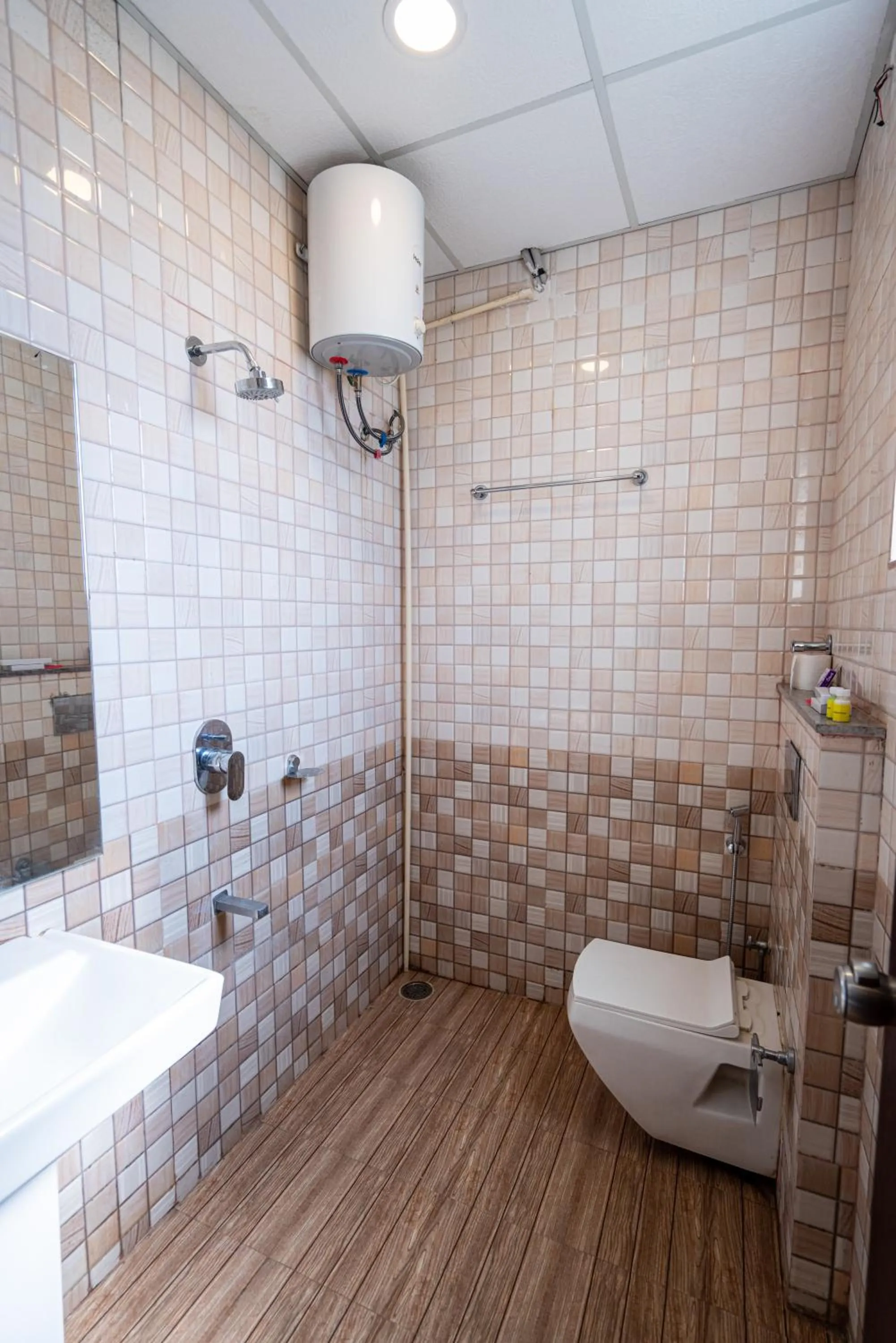 Toilet in Hotel Dhruv Palace Bangalore Jakkur