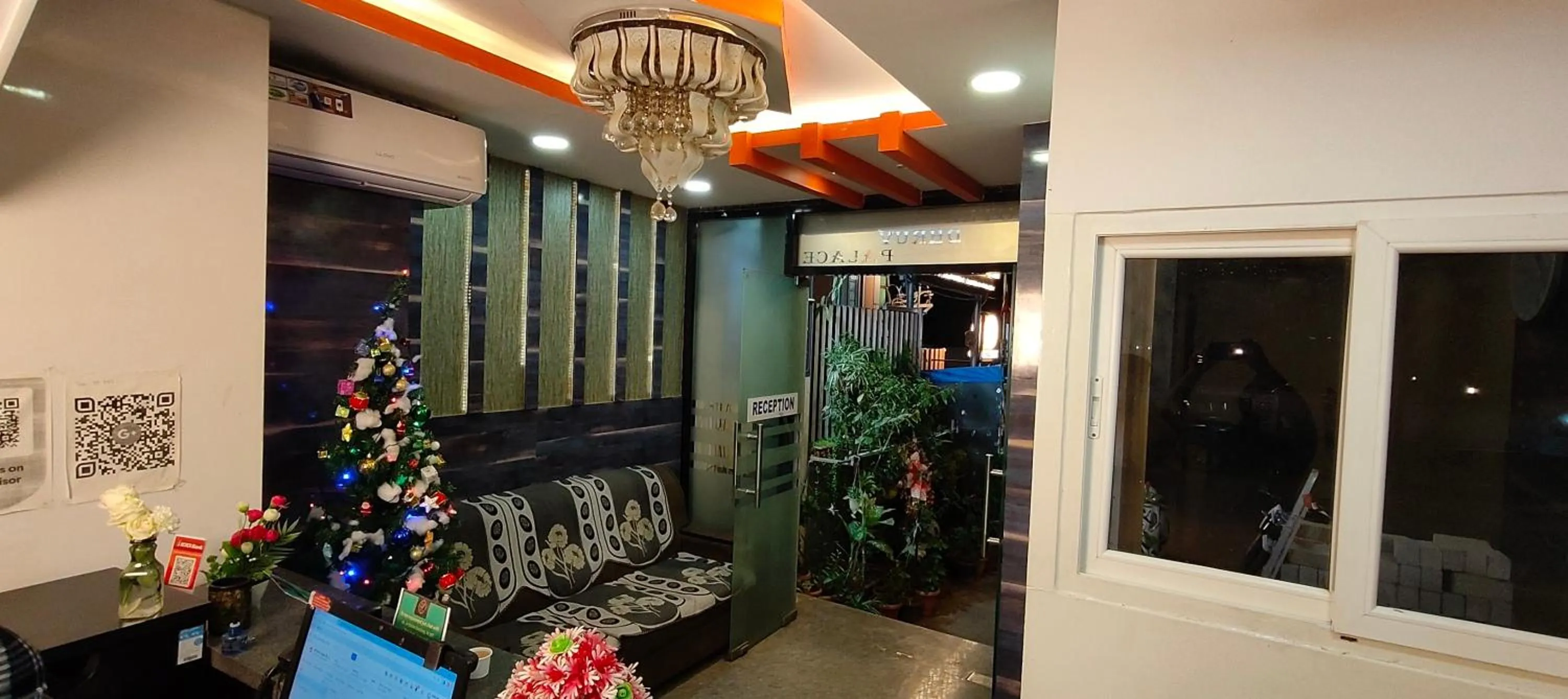 Lobby or reception in Hotel Dhruv Palace Bangalore Jakkur