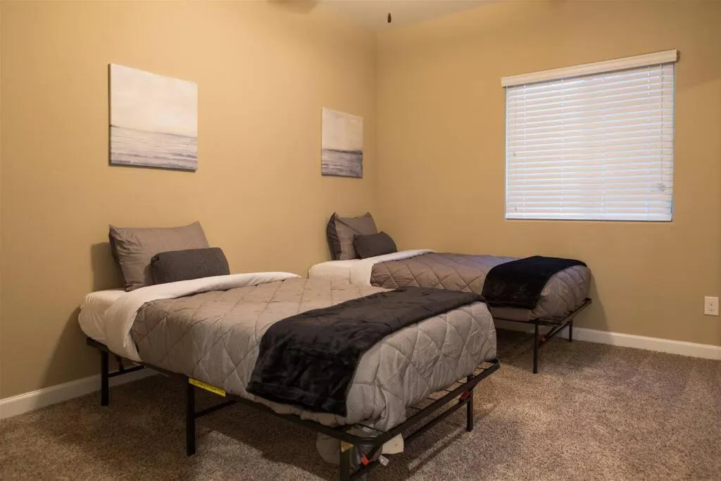 Bed in Gated townhouse with 2 suites, heated pool, hot tub