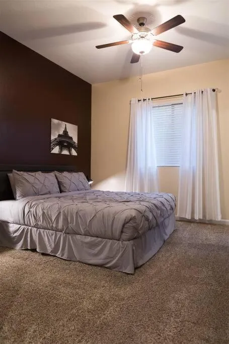 Bed in Gated townhouse with 2 suites, heated pool, hot tub