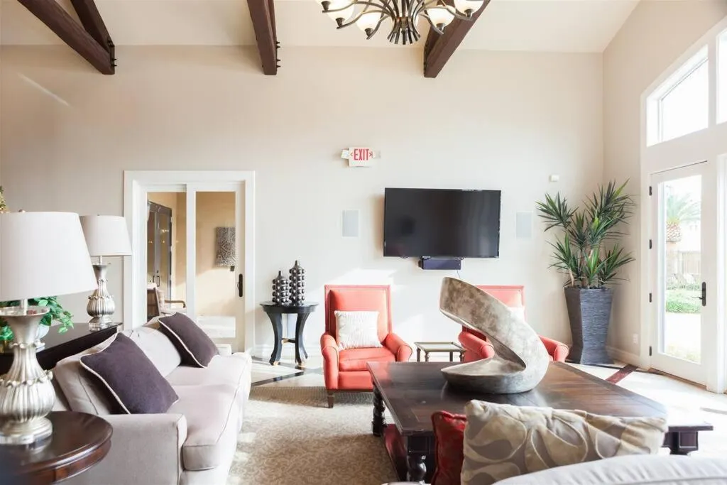 Gated townhouse with 2 suites, heated pool, hot tub