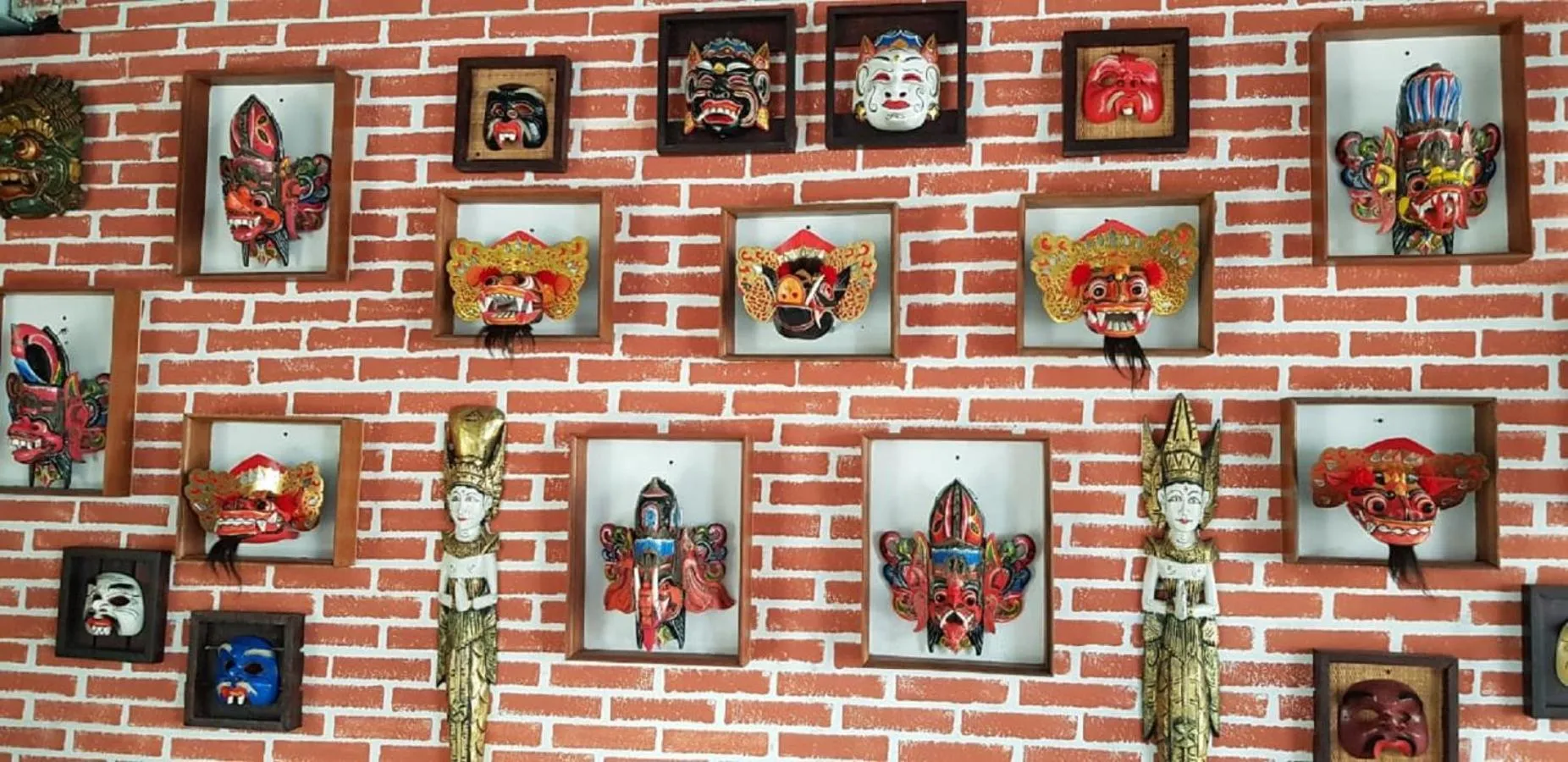 Dining area in Puri Naga Beachfront Cottages
